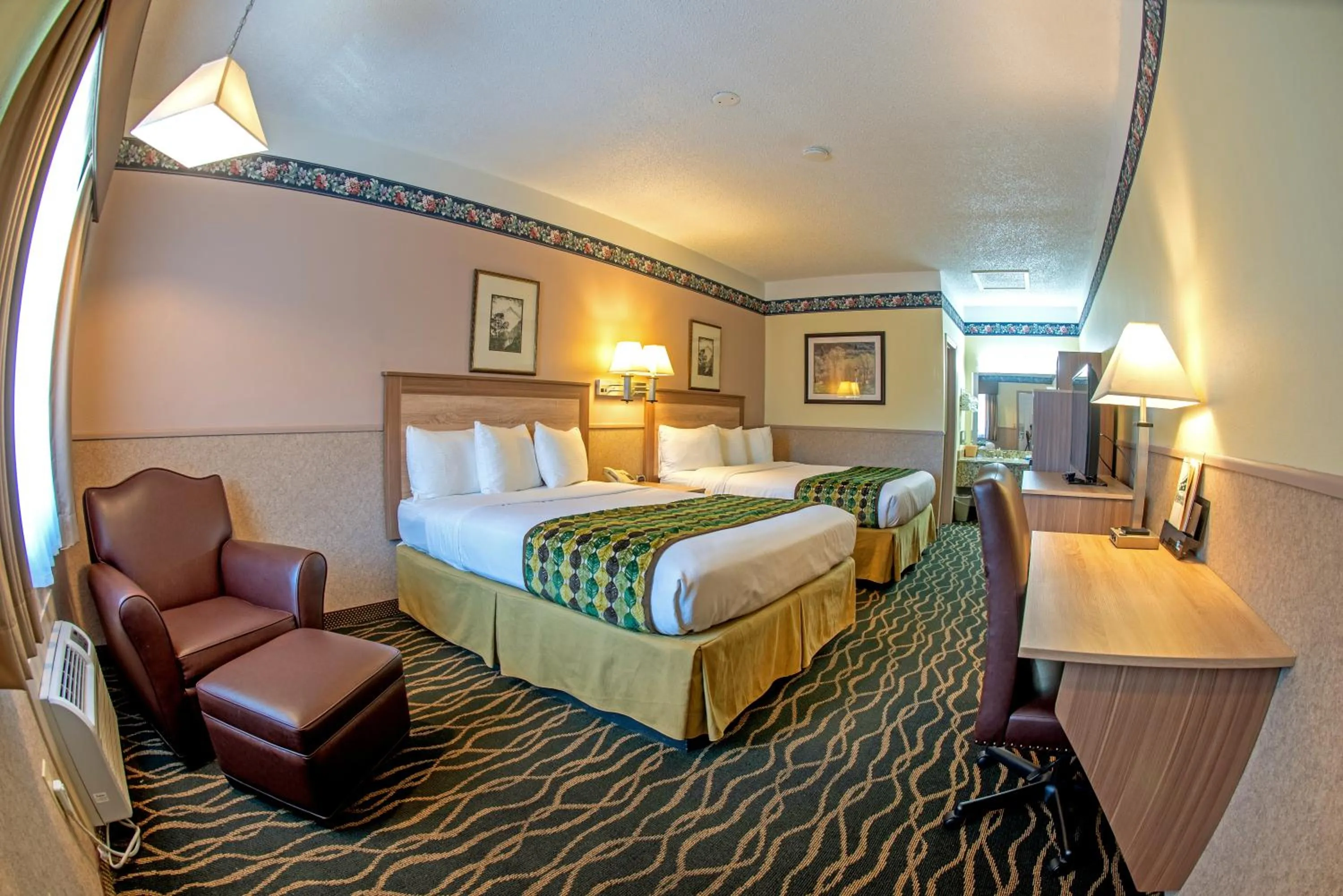 Double Queen Room in Silver Spruce Inn