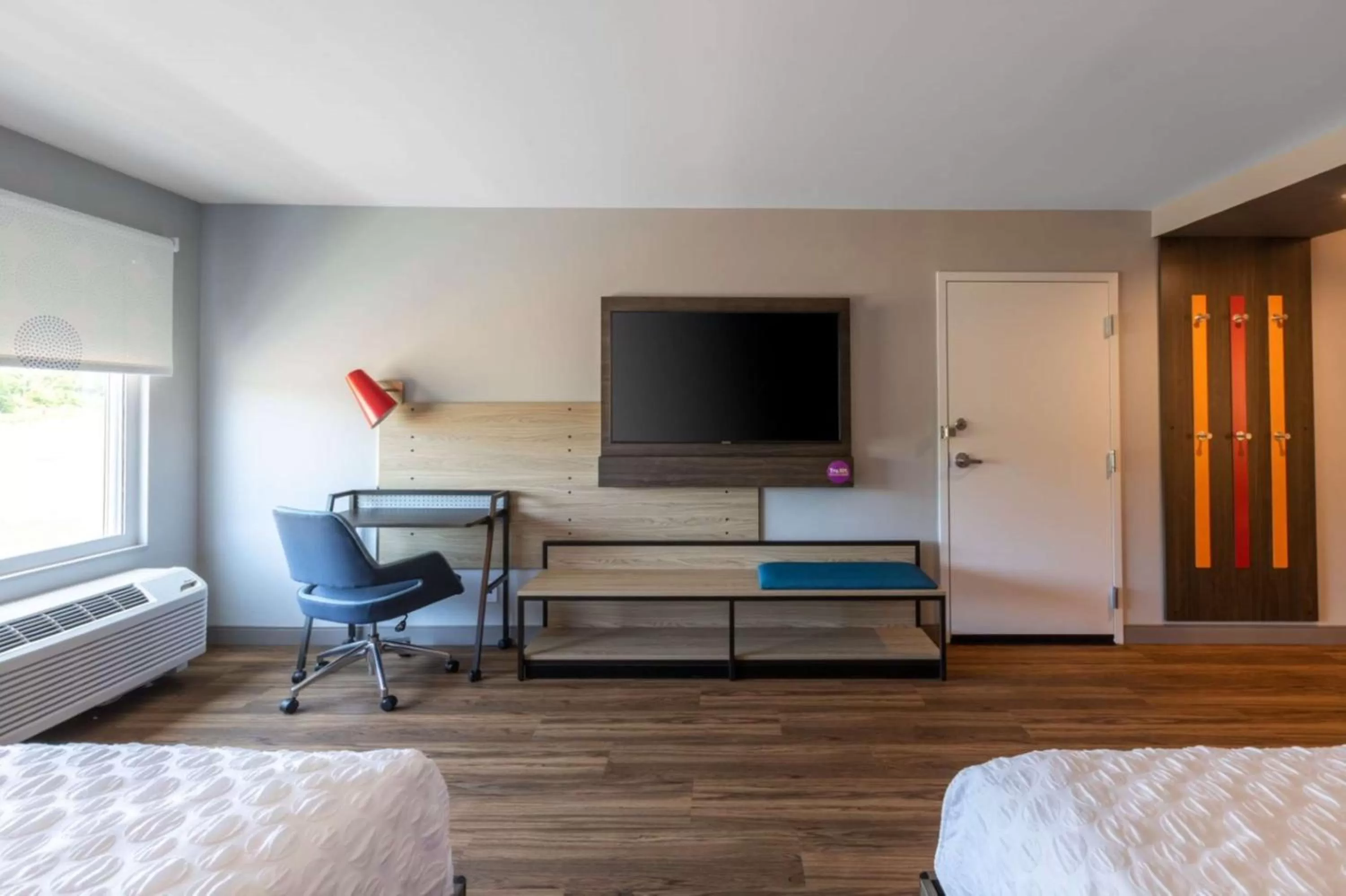 Queen Room with Roll In Shower - Mobility Accessible/Non-Smoking in Tru By Hilton Seneca Clemson Sc