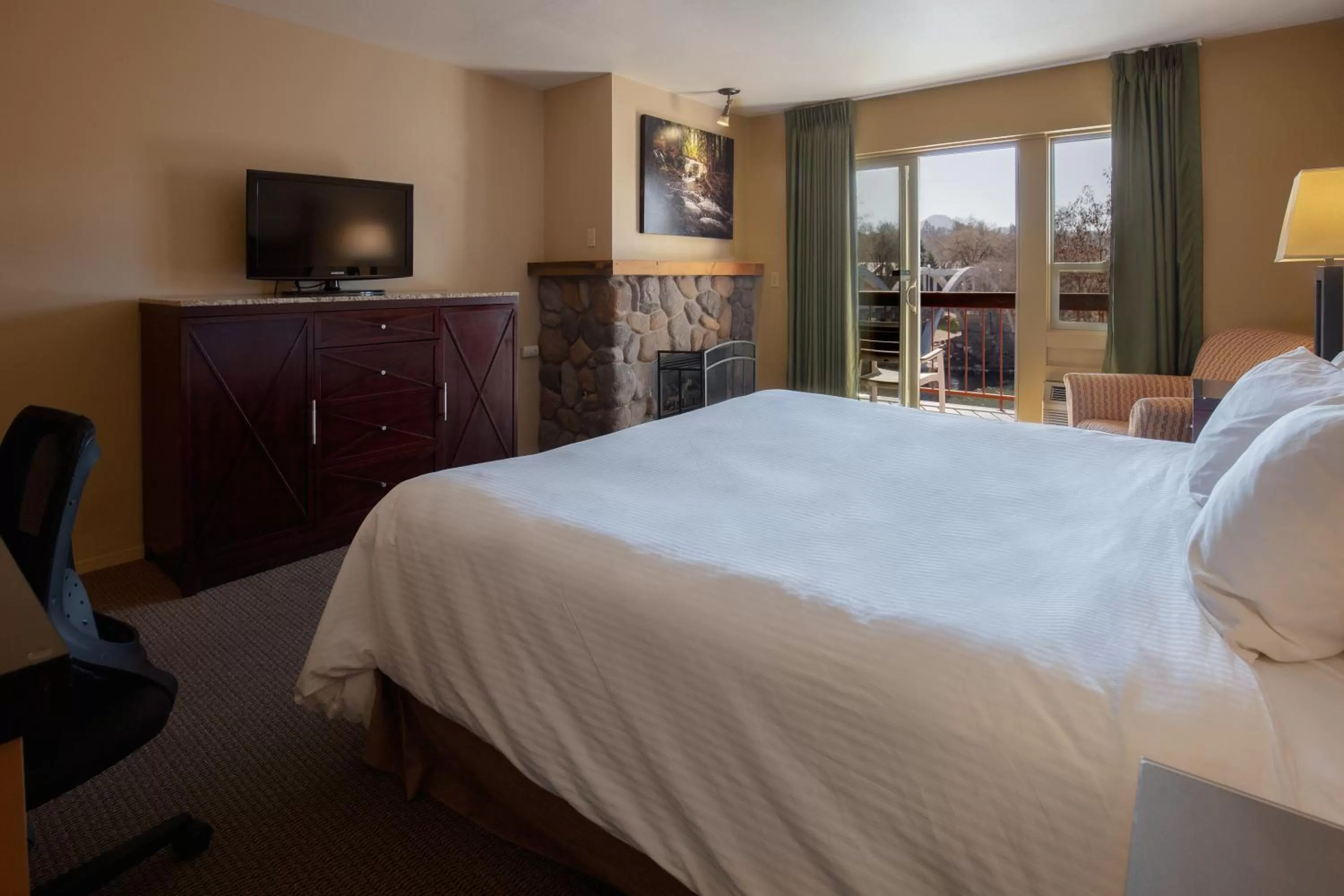 Premium King Room with River View - single occupancy in Riverside Inn