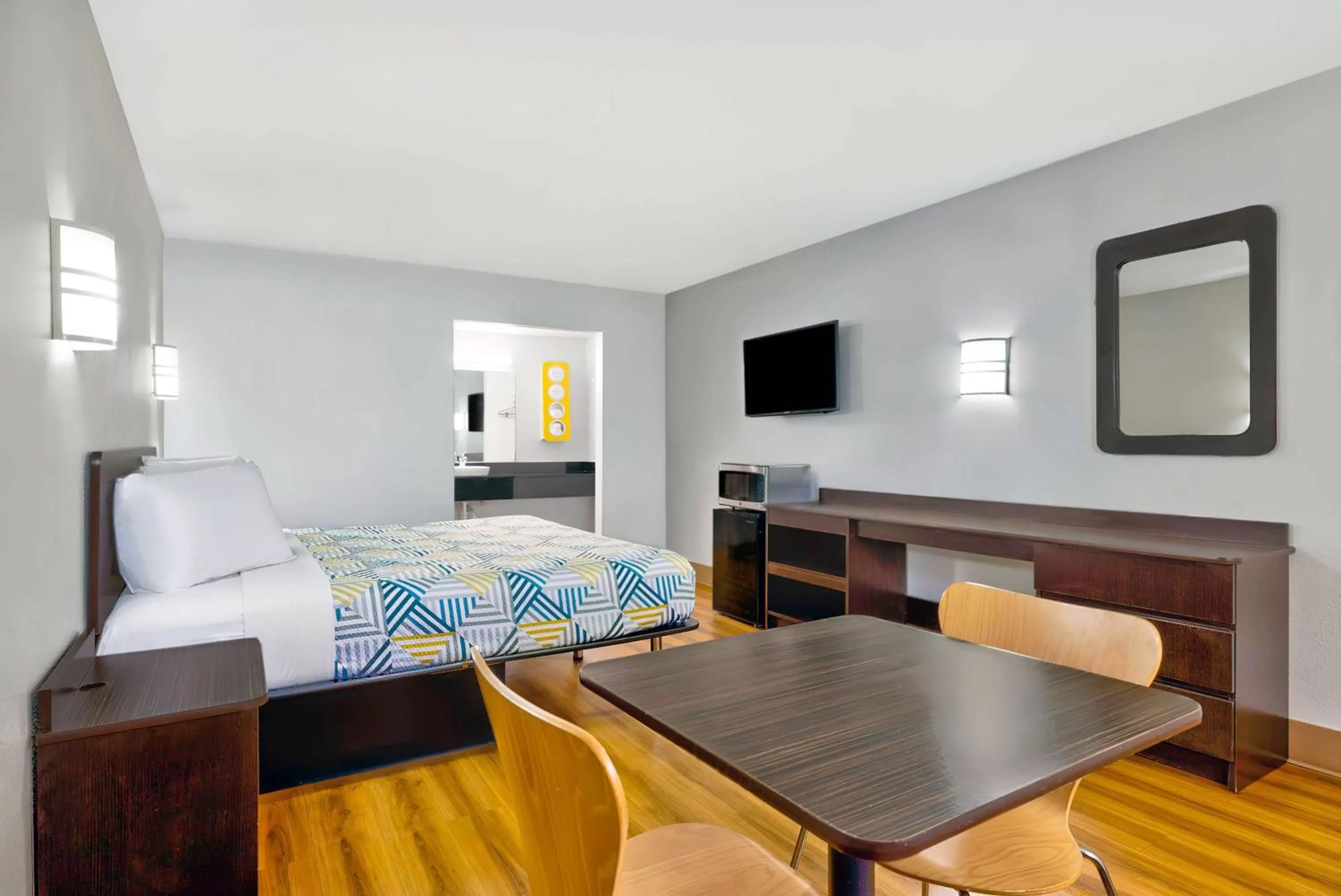 King Room - Smoking  in Motel 6-Plano, TX - Plano Northeast