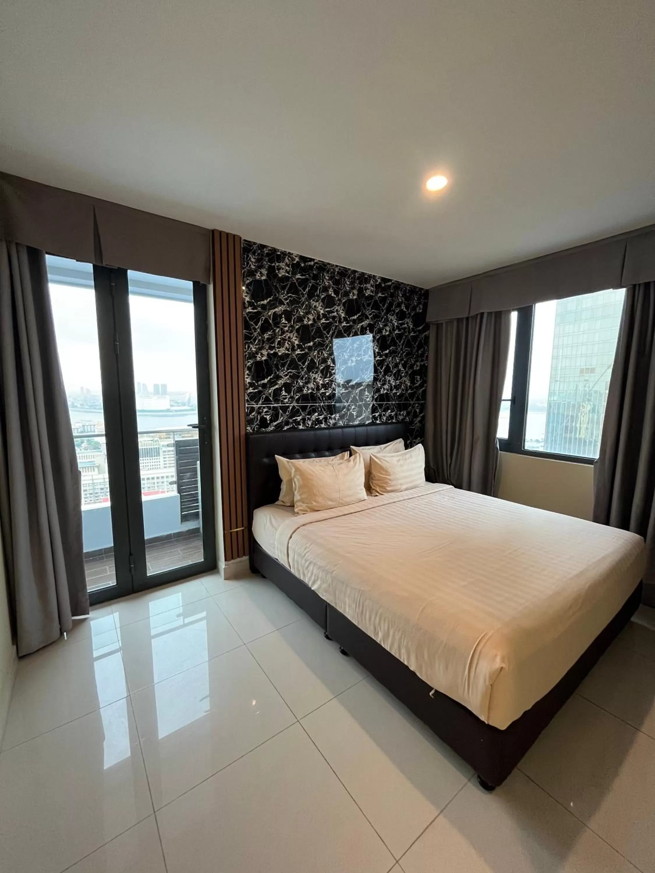 Three-Bedroom Apartment in The Bridge Club