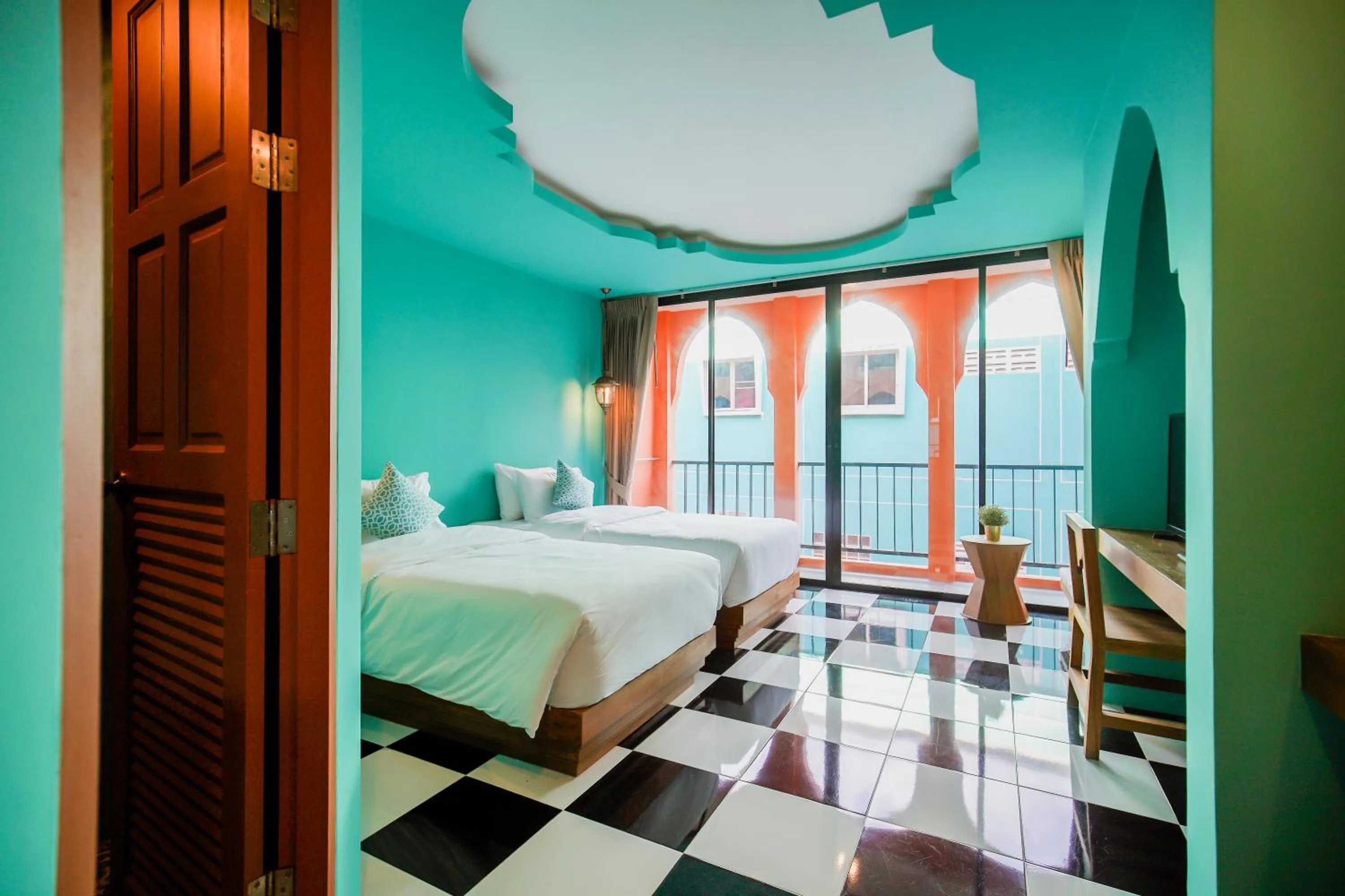 Deluxe Twin Room in Khaleej Mass Hotel Patong