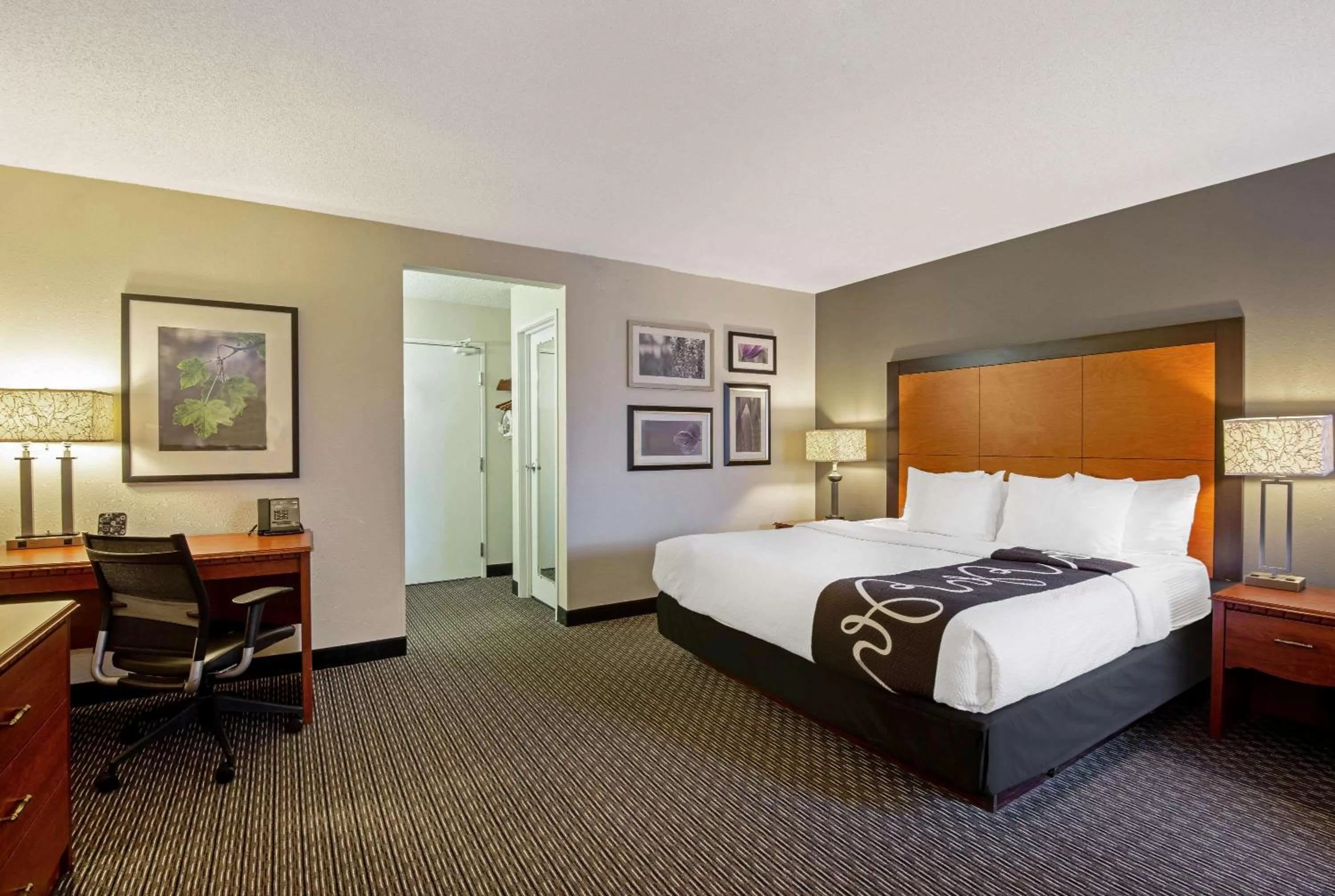 Executive King Room in La Quinta by Wyndham Harrisburg Airport Hershey