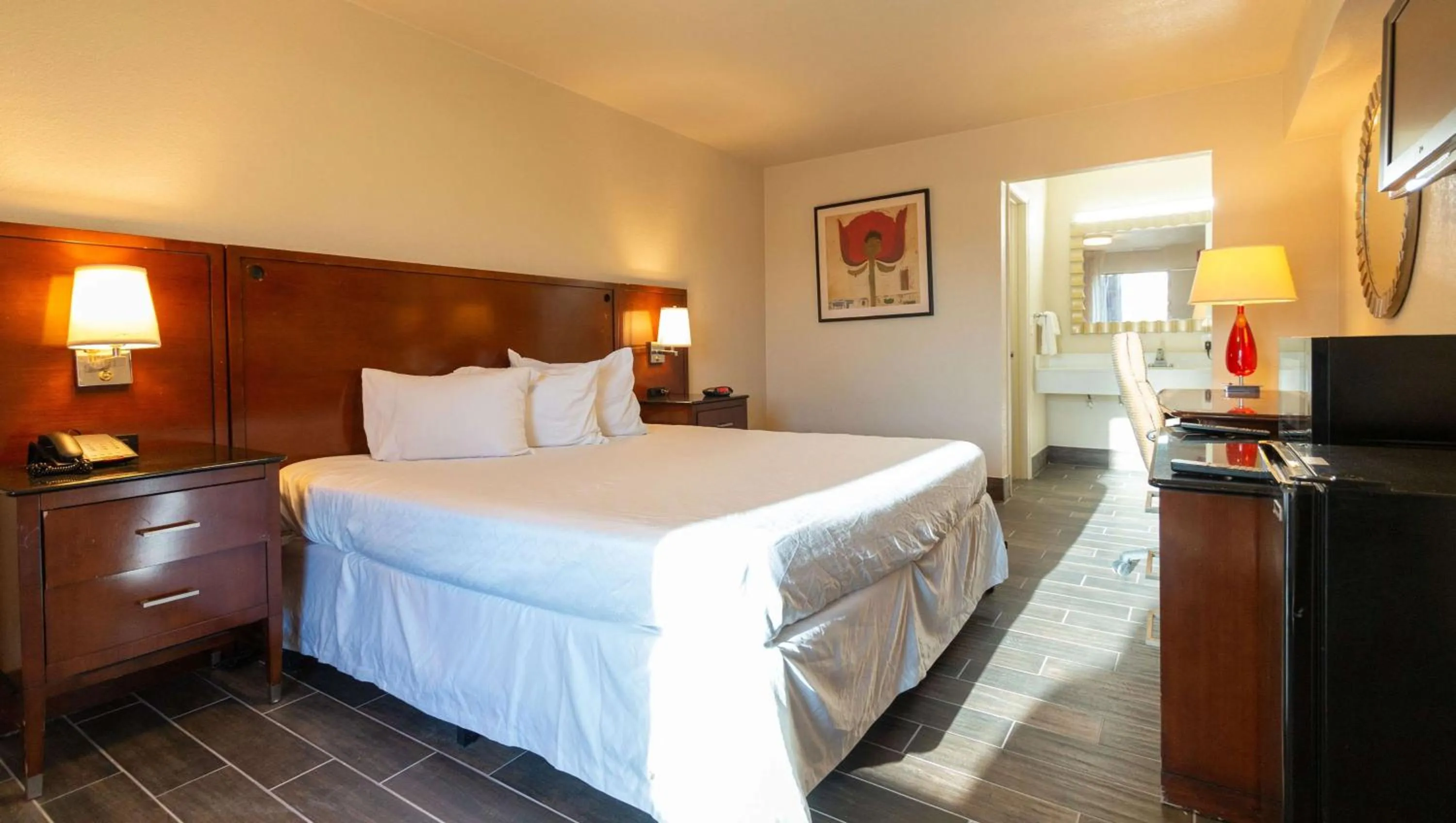 Queen Room in Magnuson Extended Stay and Suites Airport Hotel