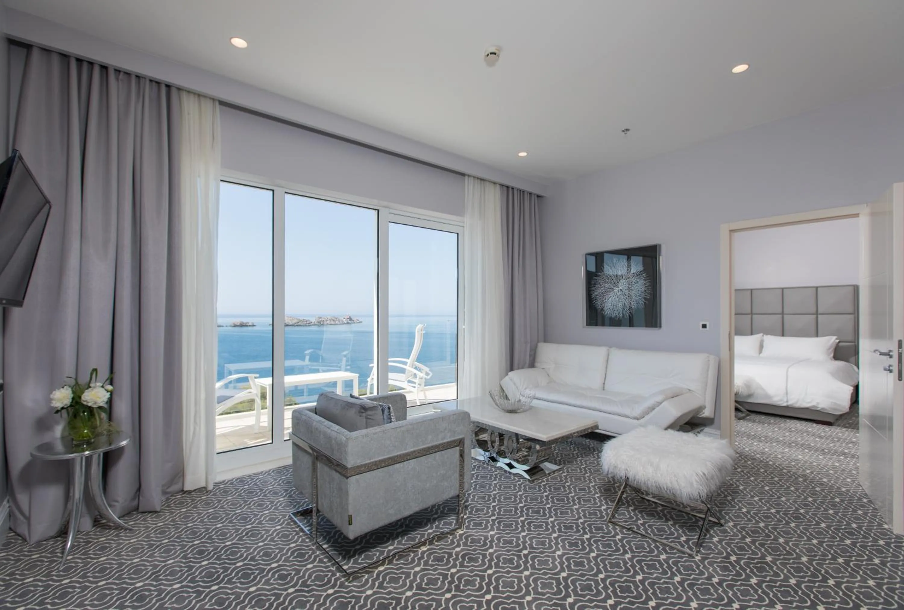 Luxury King Suite with Sea View and Balcony in Royal Palm Hotel