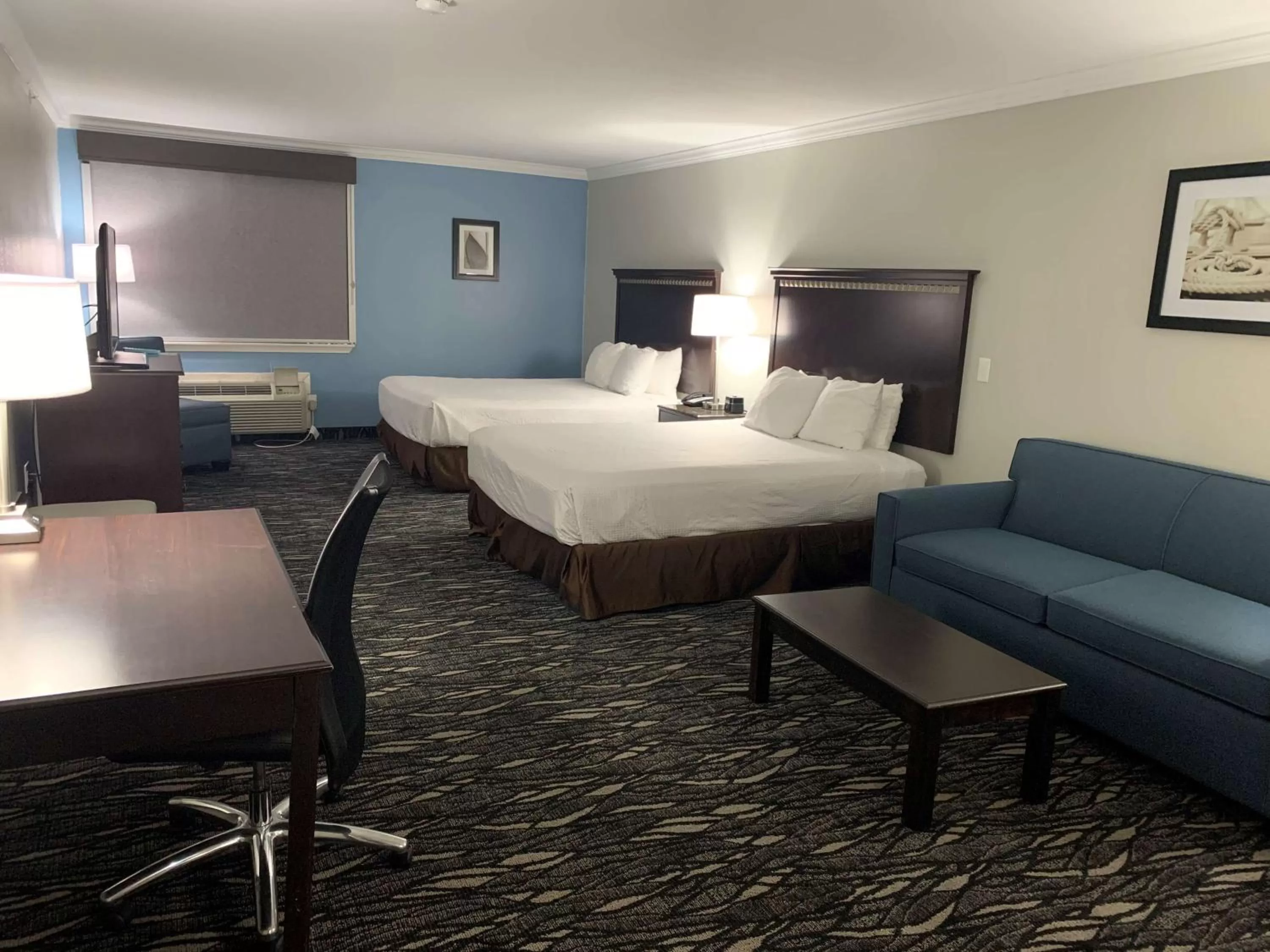 Quadruple Room with Bath Tub - Disability Access/Non-Smoking in Best Western Plus Lake Worth