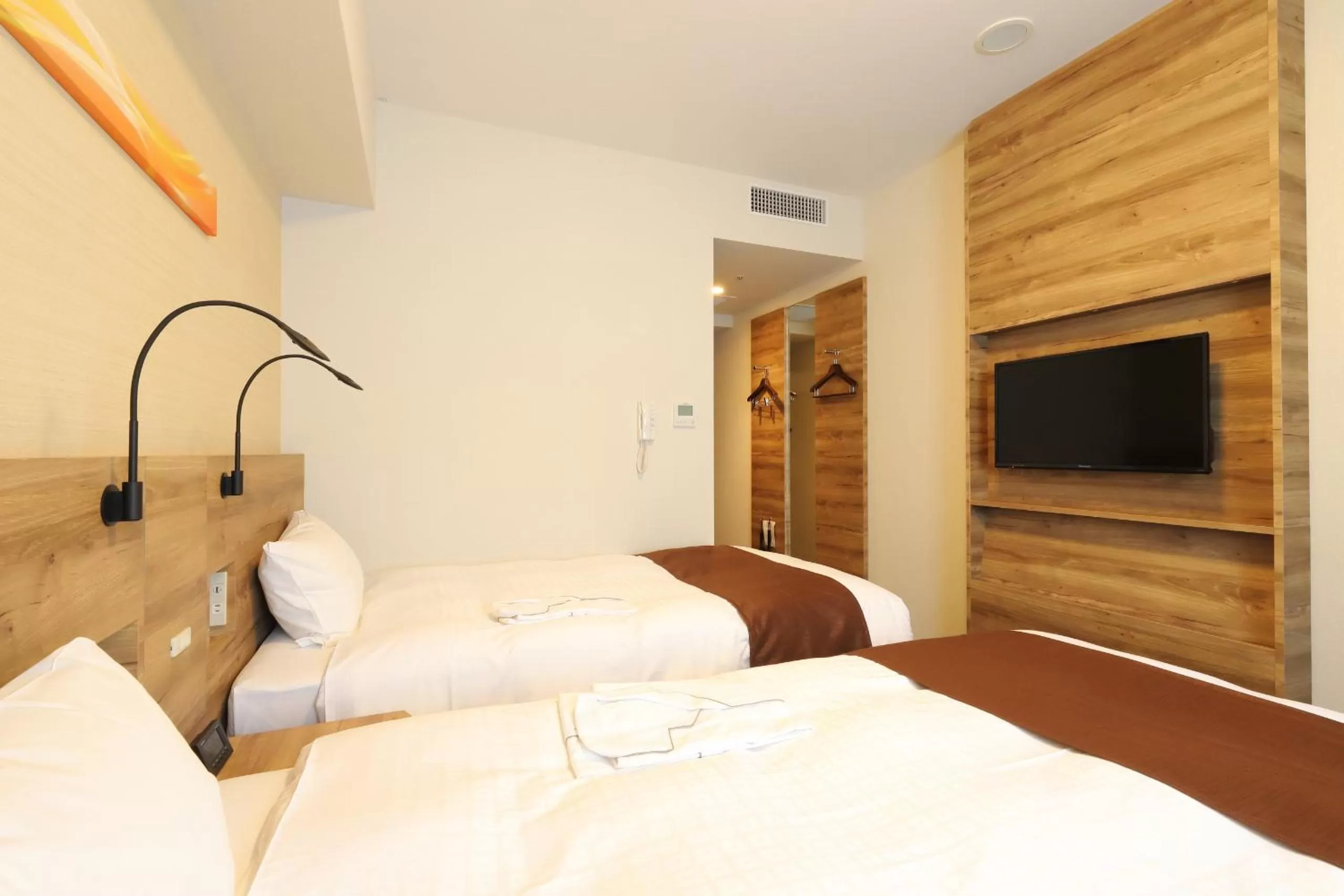 Standard Twin Room - Non-Smoking in Smile Hotel Premium Osaka Higashishinsaibashi