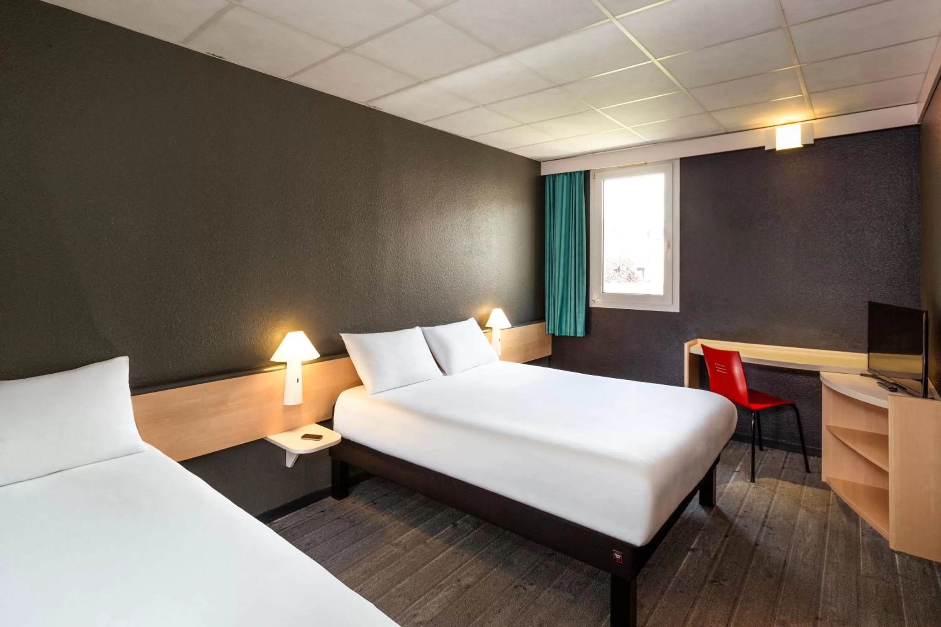 Standard Triple Room in ibis Lannion