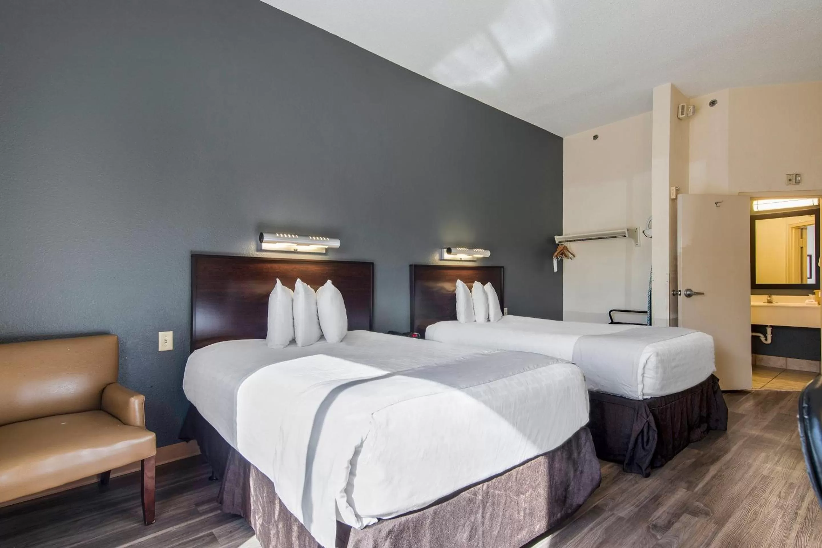 Premium 2 Full Bed in OYO Townhouse Orlando West