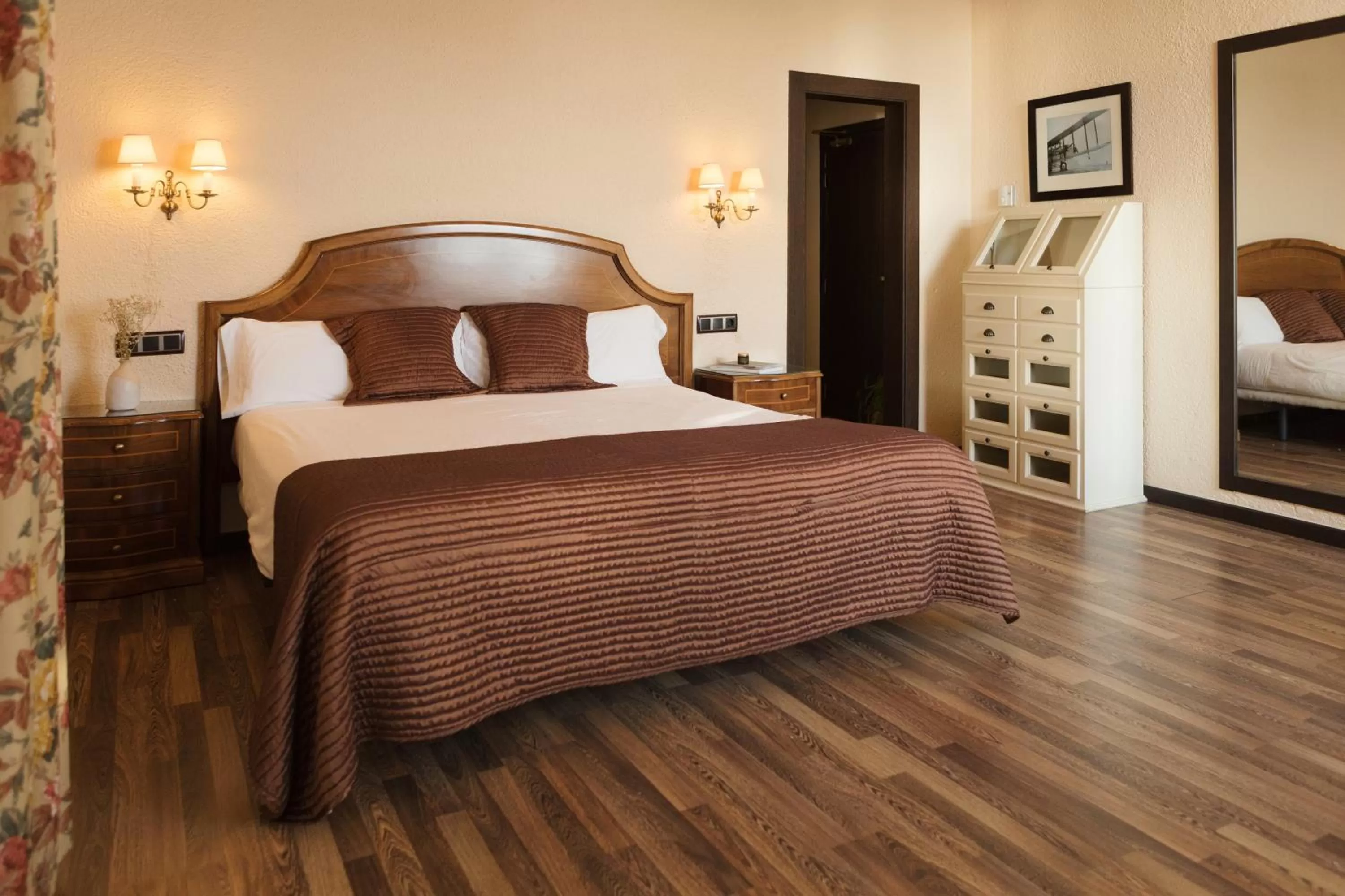 Junior Suite with Terrace in Hotel Roger de Flor by Seleqtta