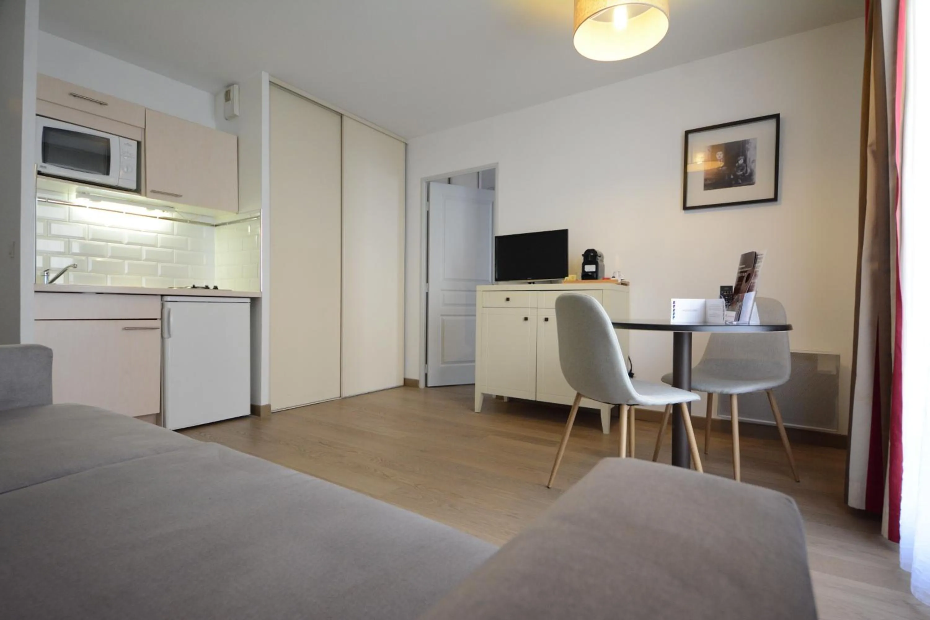 One-Bedroom Apartment (4 Adults) in Hotel Cerise Chatou