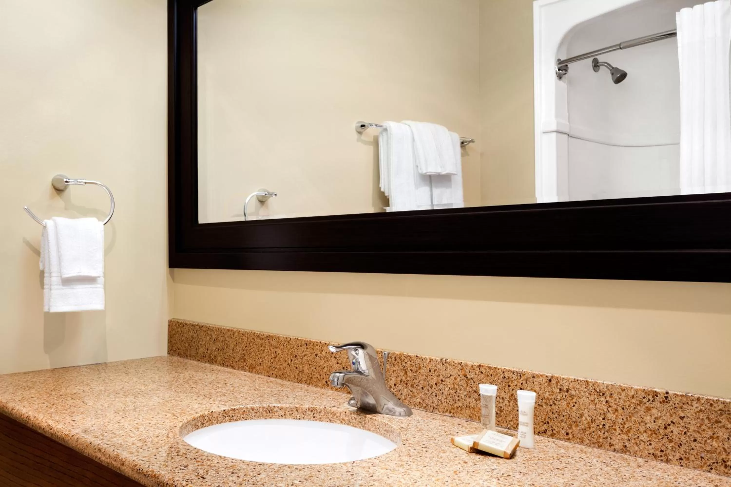 Deluxe Double Room with Two Double Beds - Disability Access - Non-Smoking in Super 8 by Wyndham Brockville