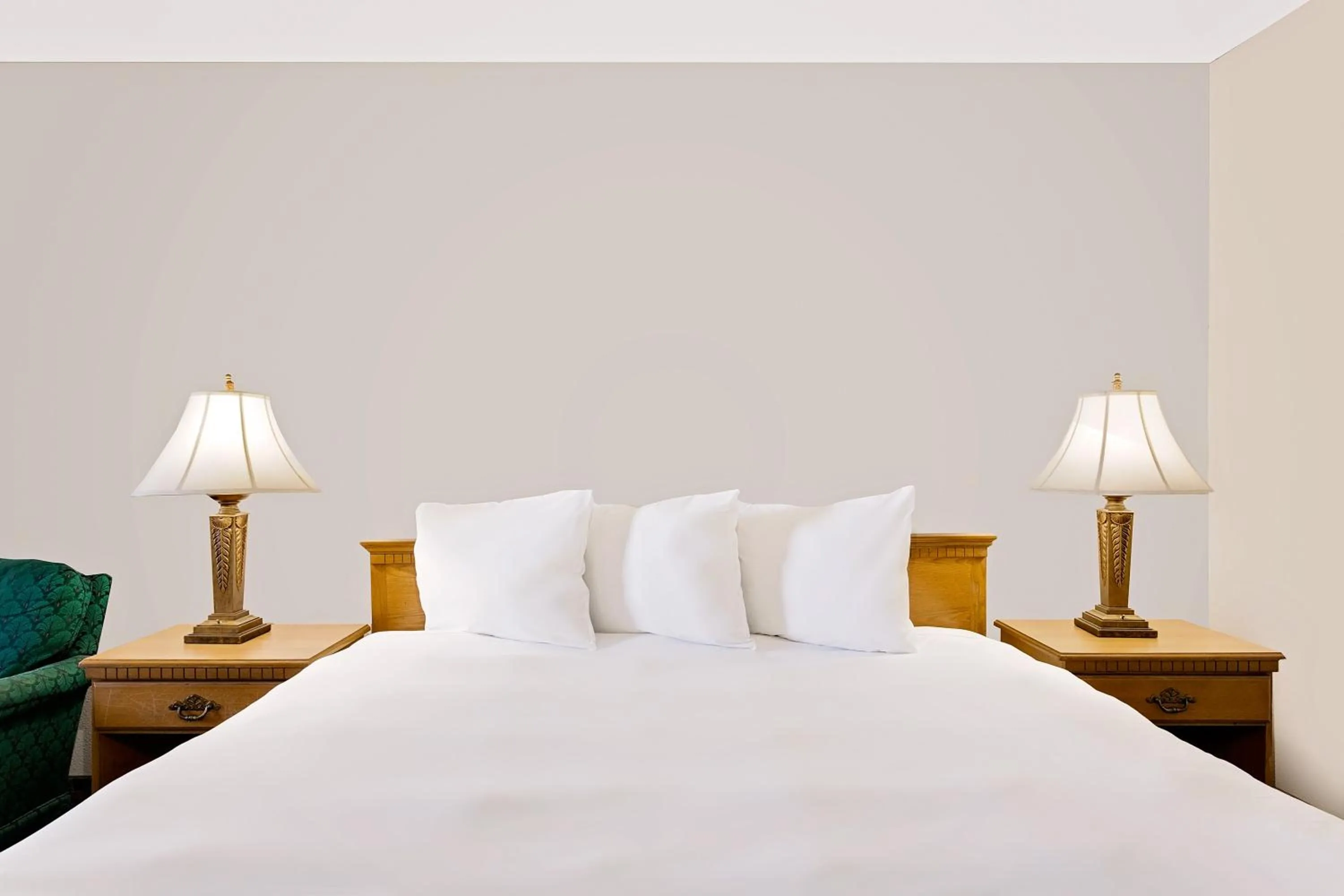 Bed in Silver Queen Inn