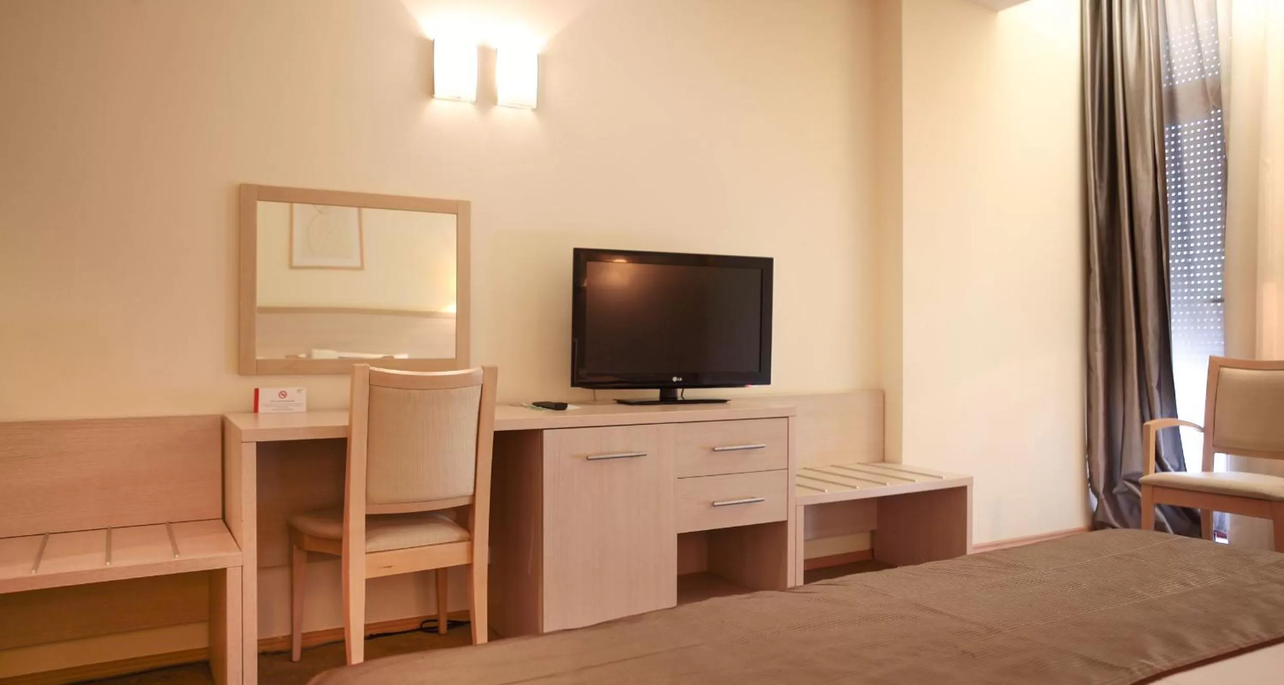 Standard Twin Room in Savoy Hotel