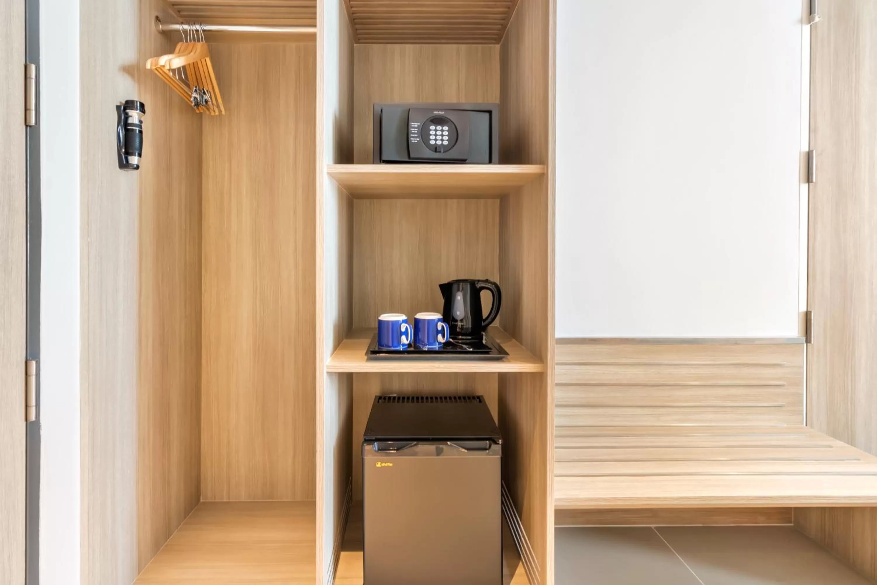 Standard Queen Room - Free Breakfast in Holiday Inn Express Bangkok Soi Soonvijai by IHG