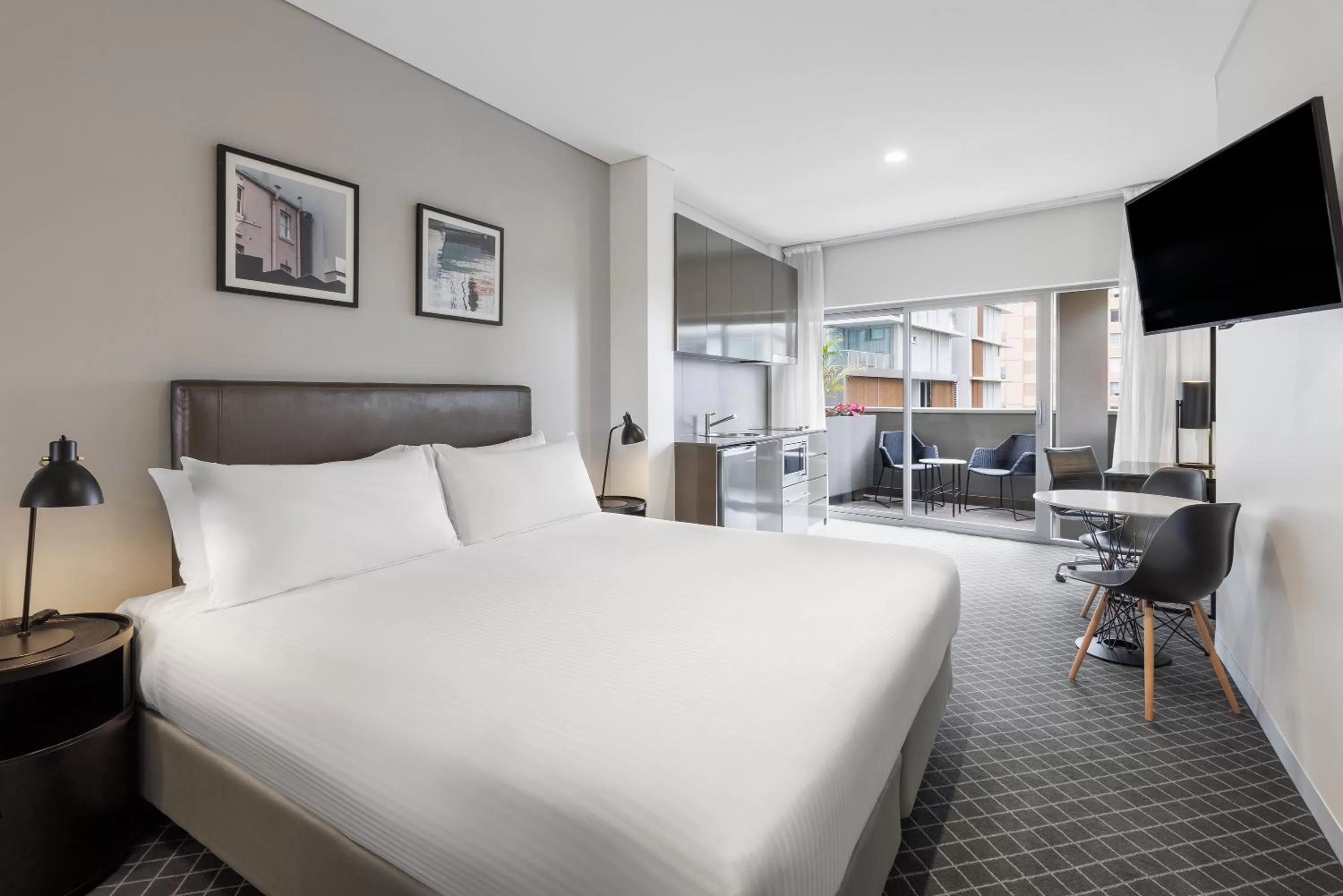 Premium King Room with Balcony in Holiday Inn & Suites Sydney Bondi Junction by IHG