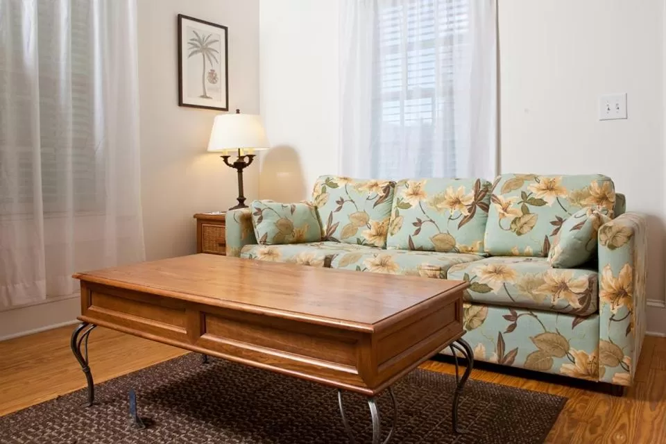 Arch House Two-Bedroom in Island City House