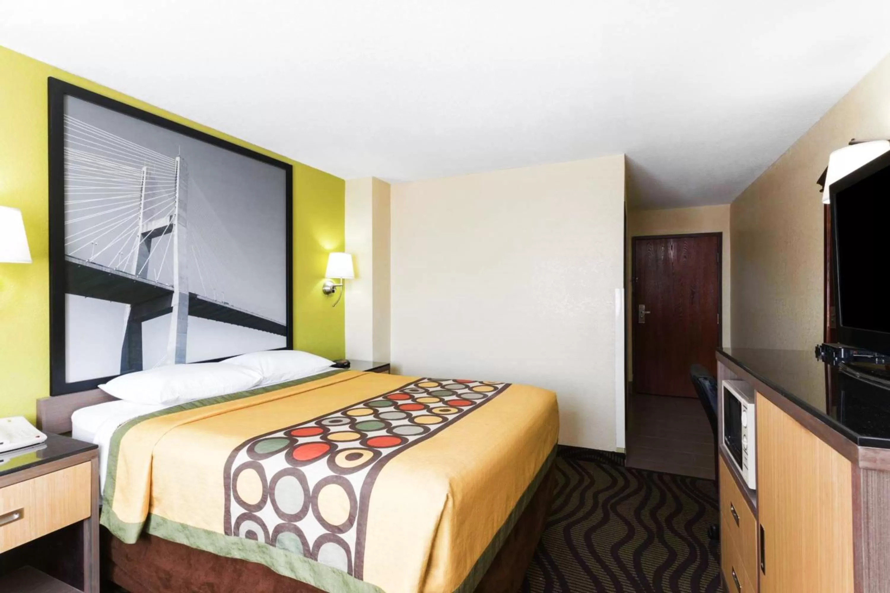 Queen Room - Smoking in Super 8 by Wyndham Brunswick/St Simons Island Area