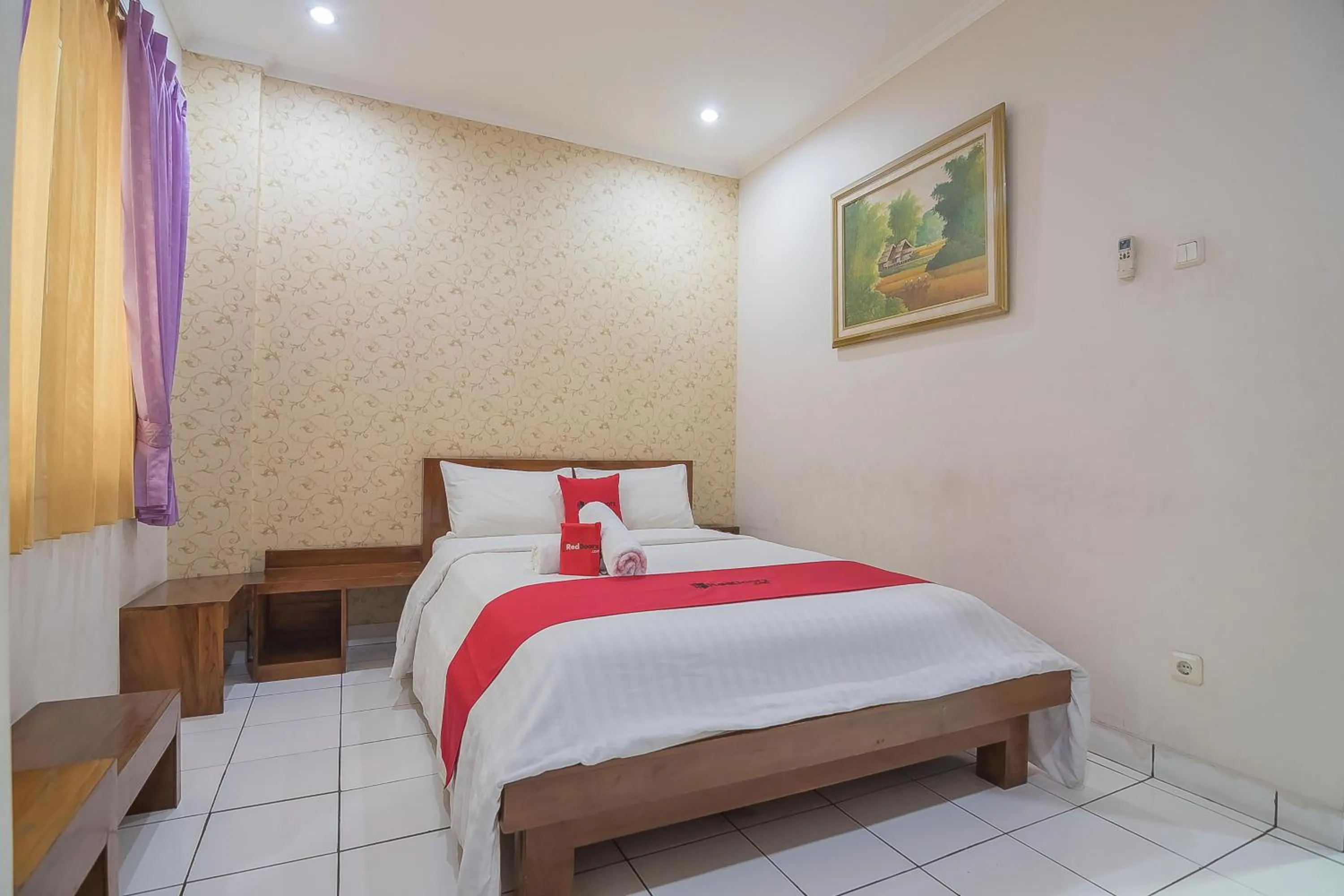 Superior Double Room in RedDoorz at Amellia Pasteur Bandung