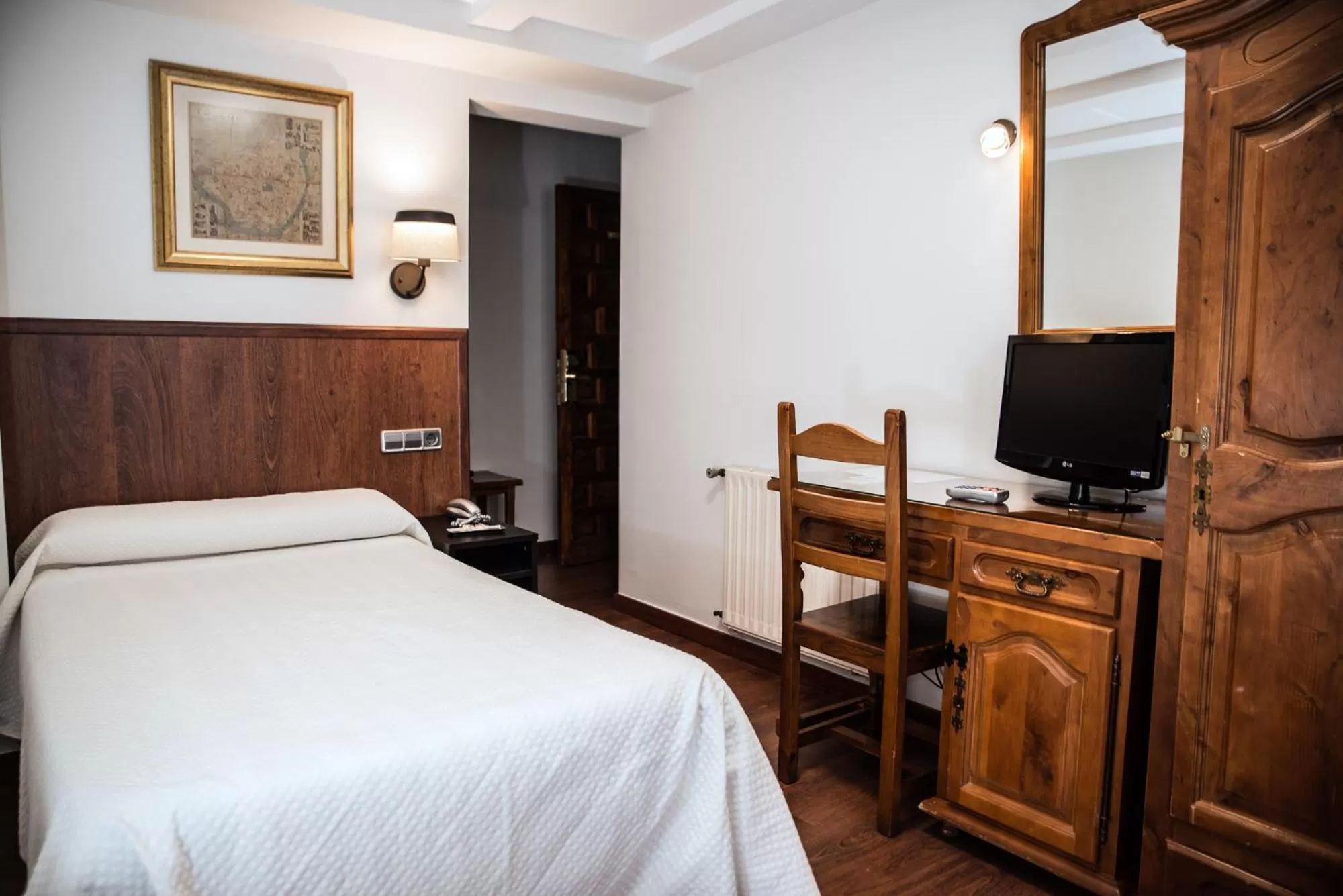 Single Room in Hotel Santa Isabel