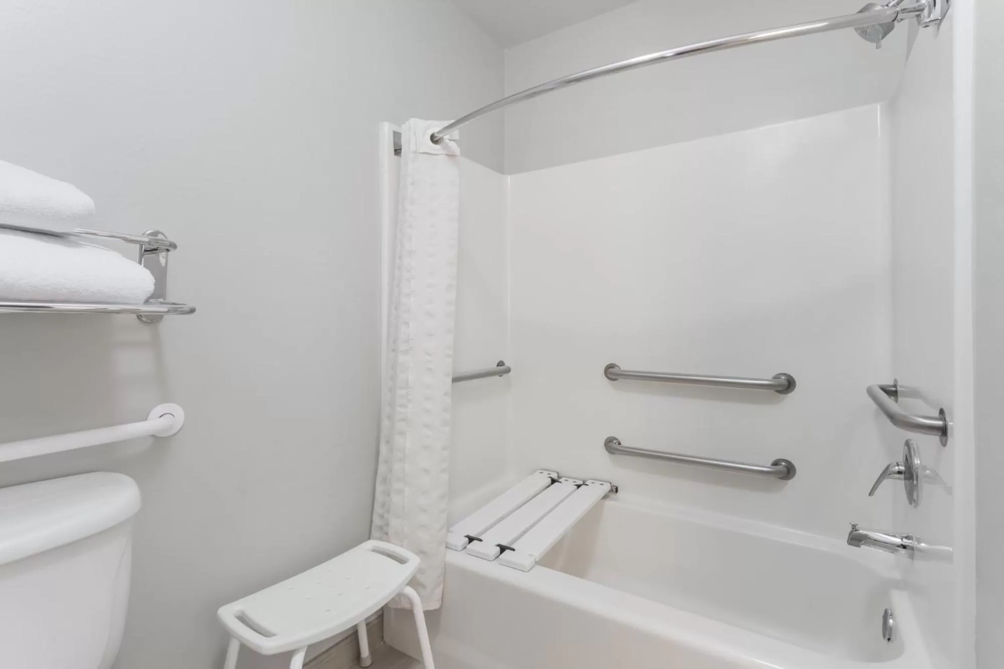 One-Bedroom King Suite with Mobility/Hearing Impaired access and Tub with Grab Bars, Non-Smoking in Hawthorn Extended Stay by Wyndham Naples