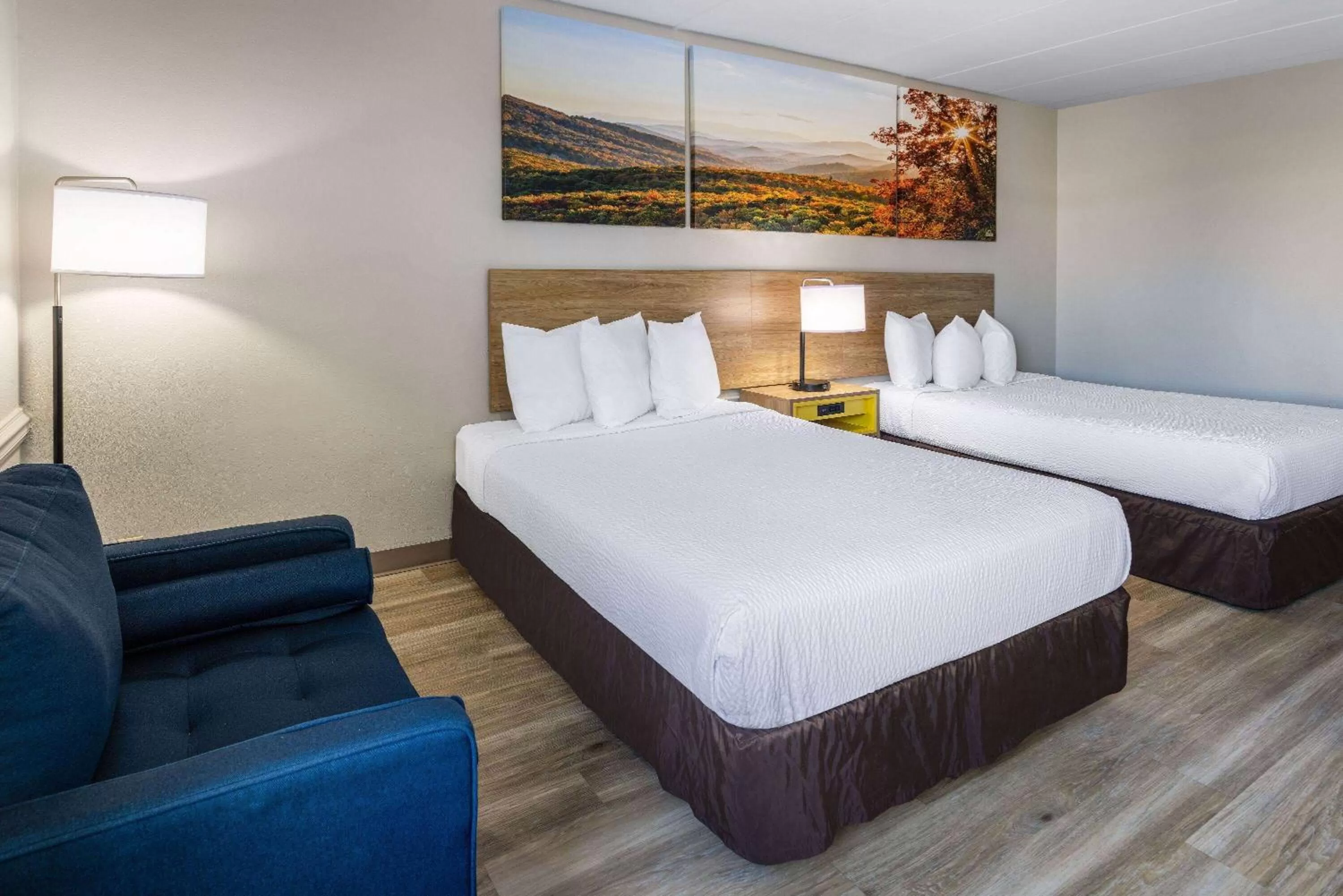 Double Room with Two Double Beds - Smoking in Days Inn by Wyndham Winchester