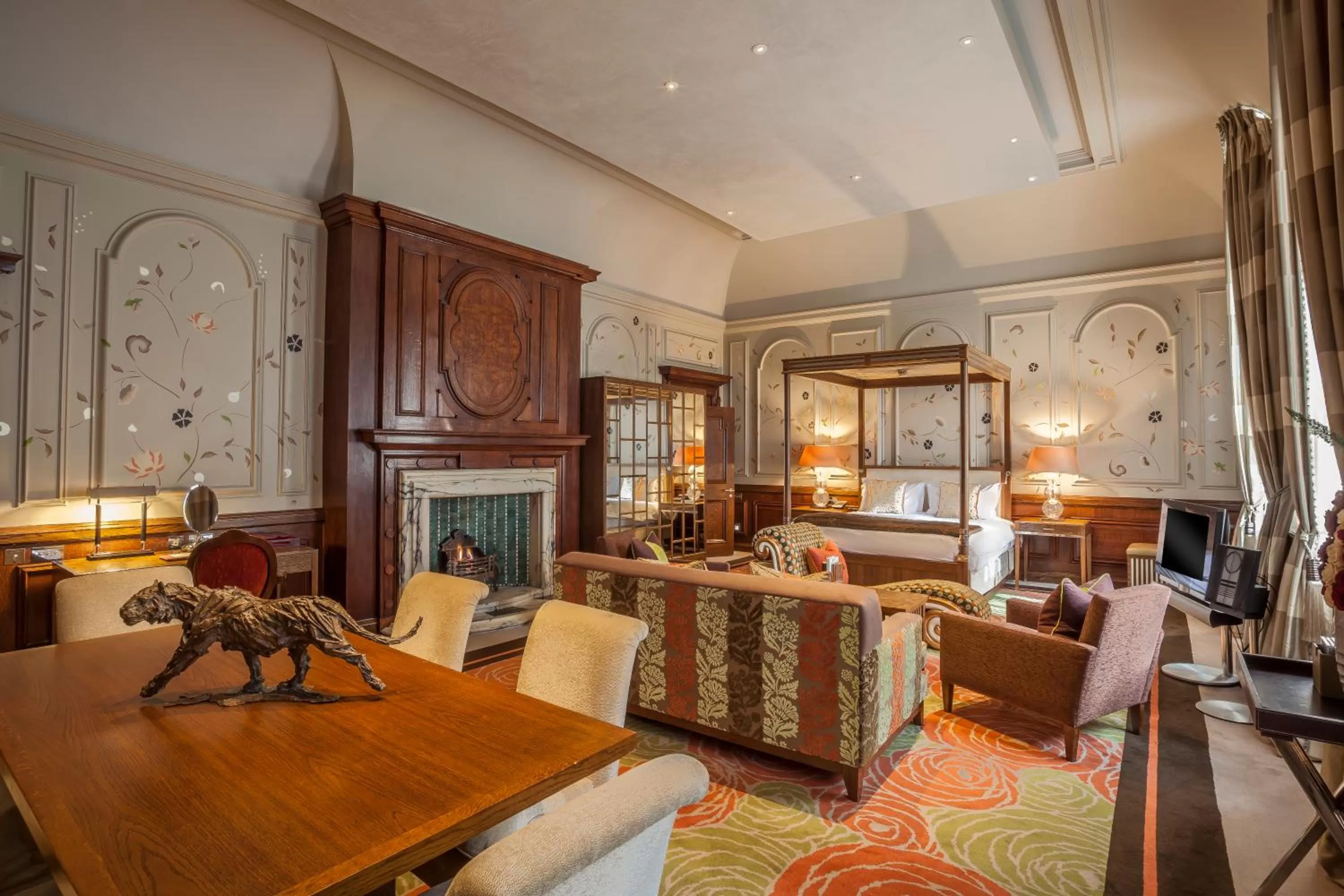 Roseate Suite in The Roseate Reading