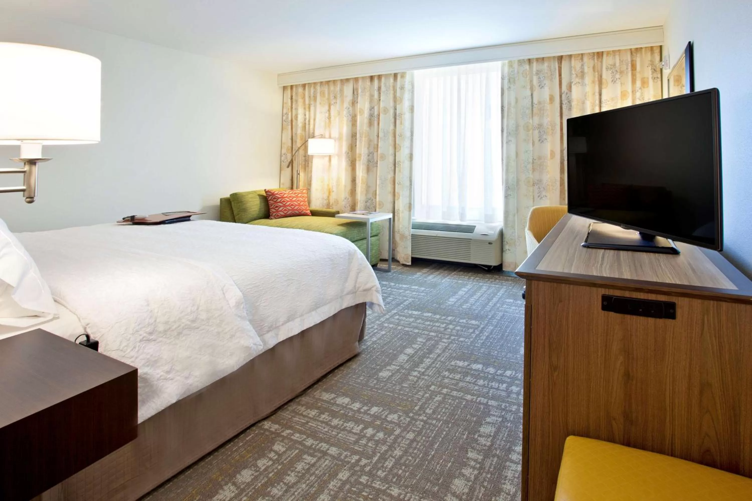 King Room in Hampton Inn & Suites - Minneapolis/Downtown