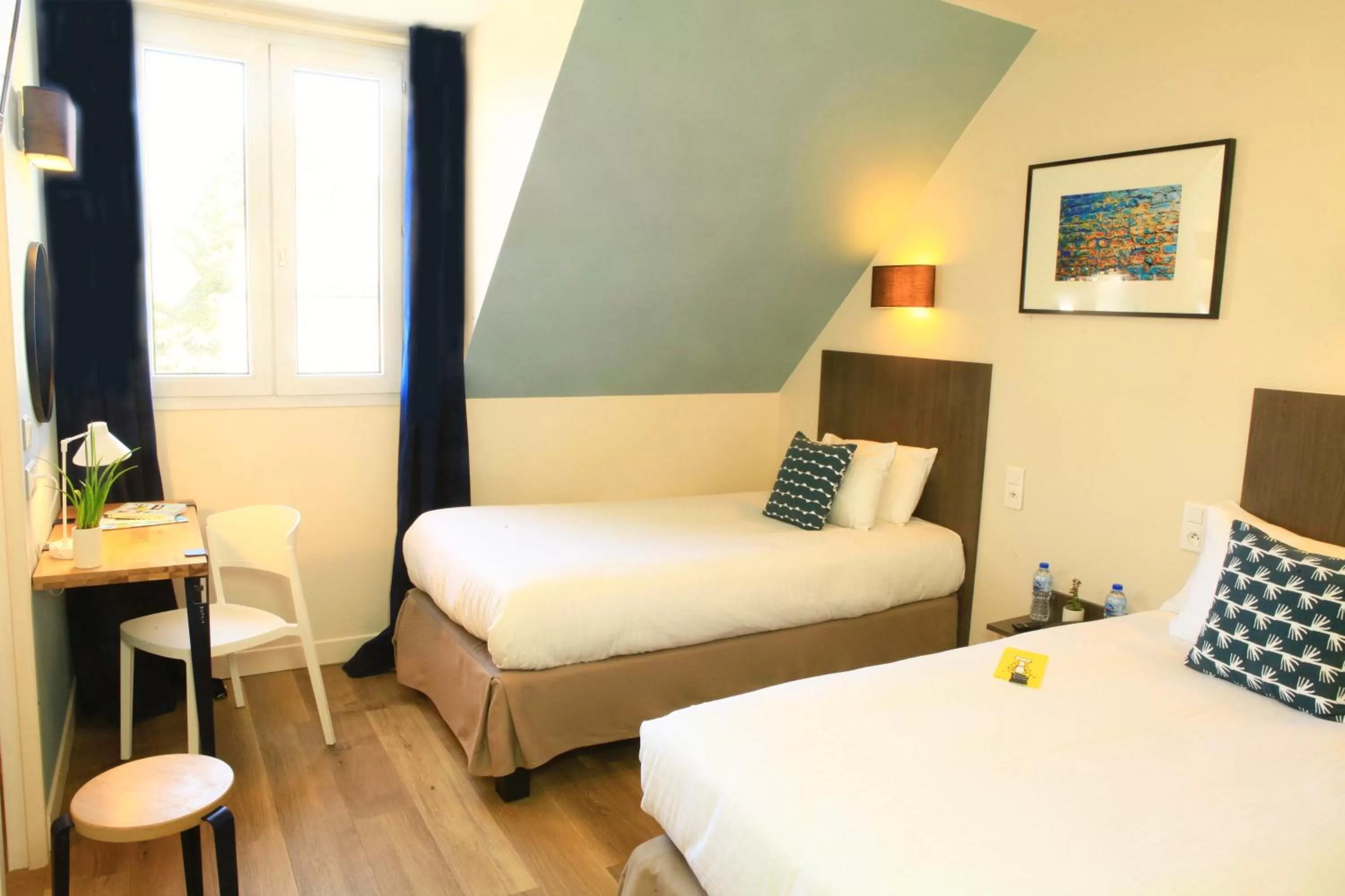 Classic Twin Room - Castle View in Logis Hôtels- Hôtel Marguerite d'Anjou Angers château