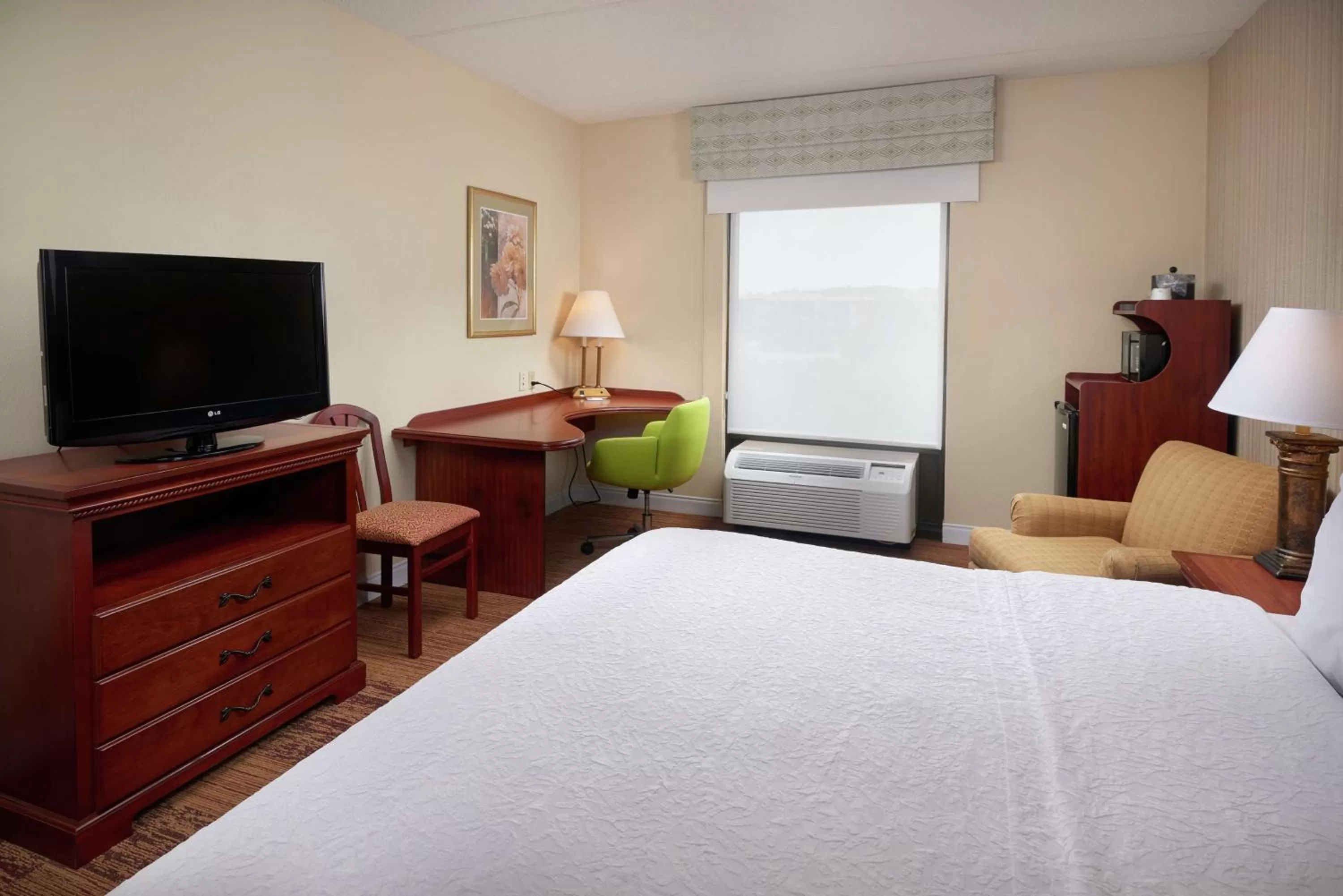 King Room with Sofa Bed and Study - Non-Smoking in Hampton Inn Shrewsbury