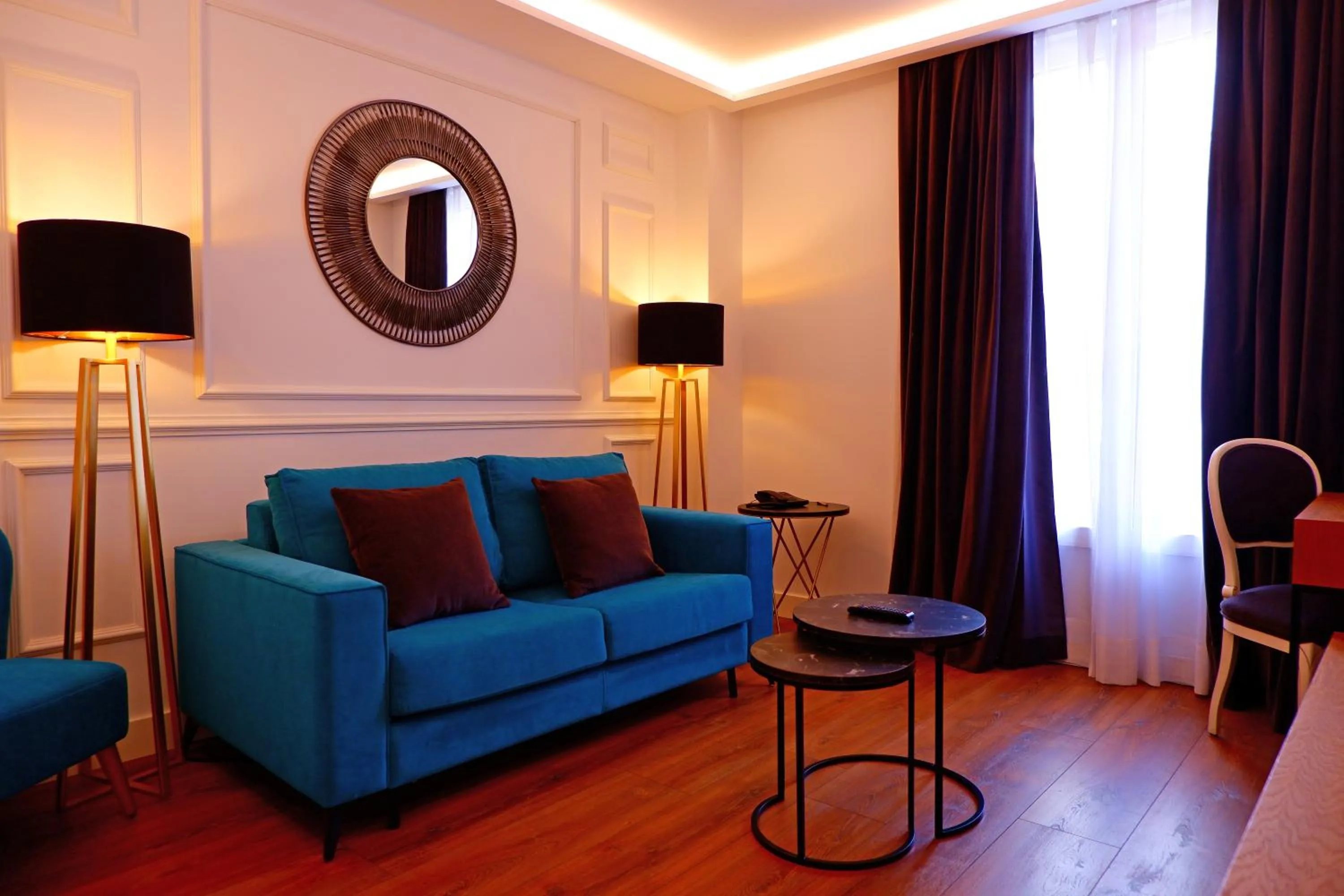 Deluxe Suite in Hotel Colón Plaza