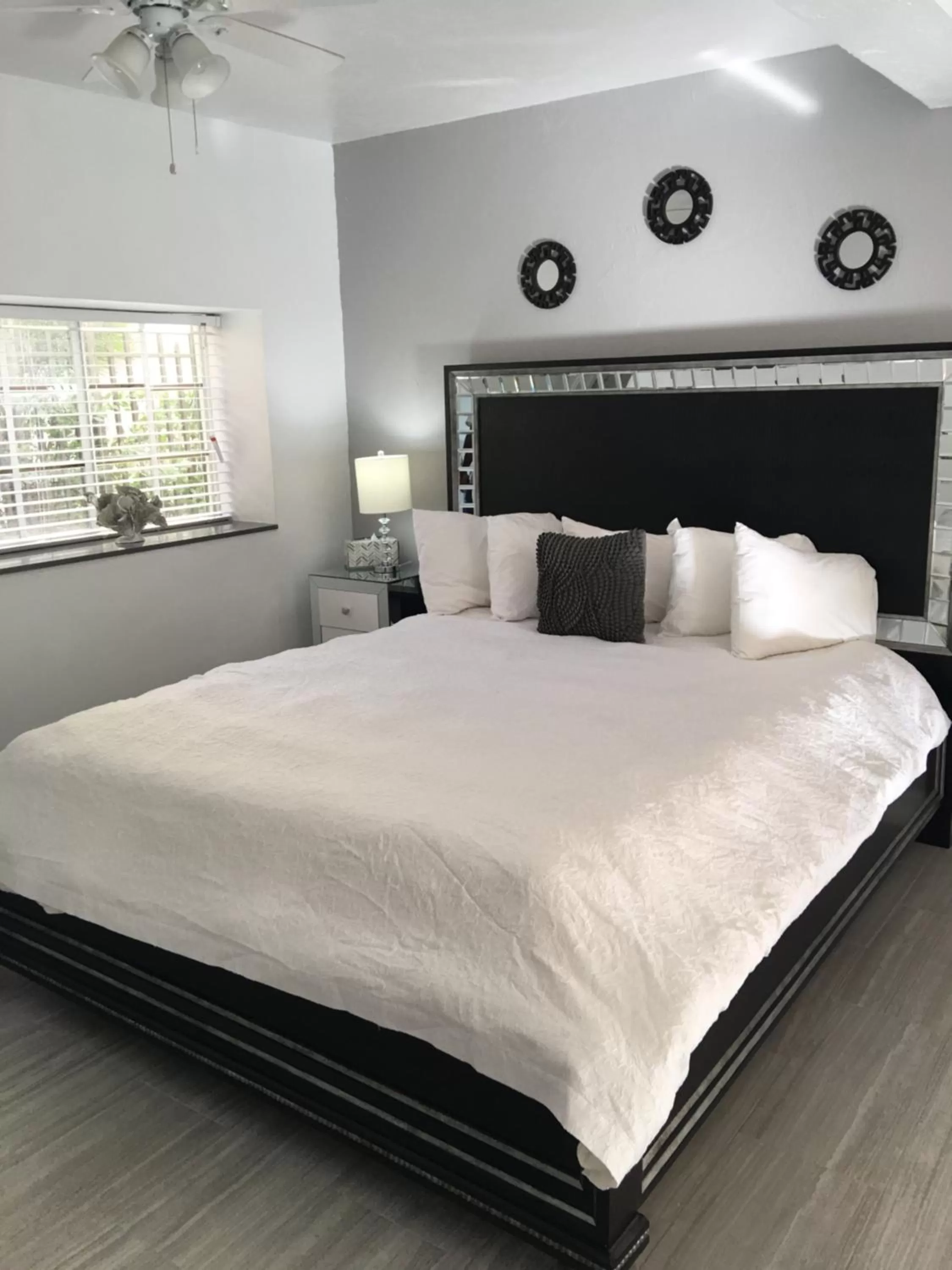 King Room in Courtyard Villa Hotel