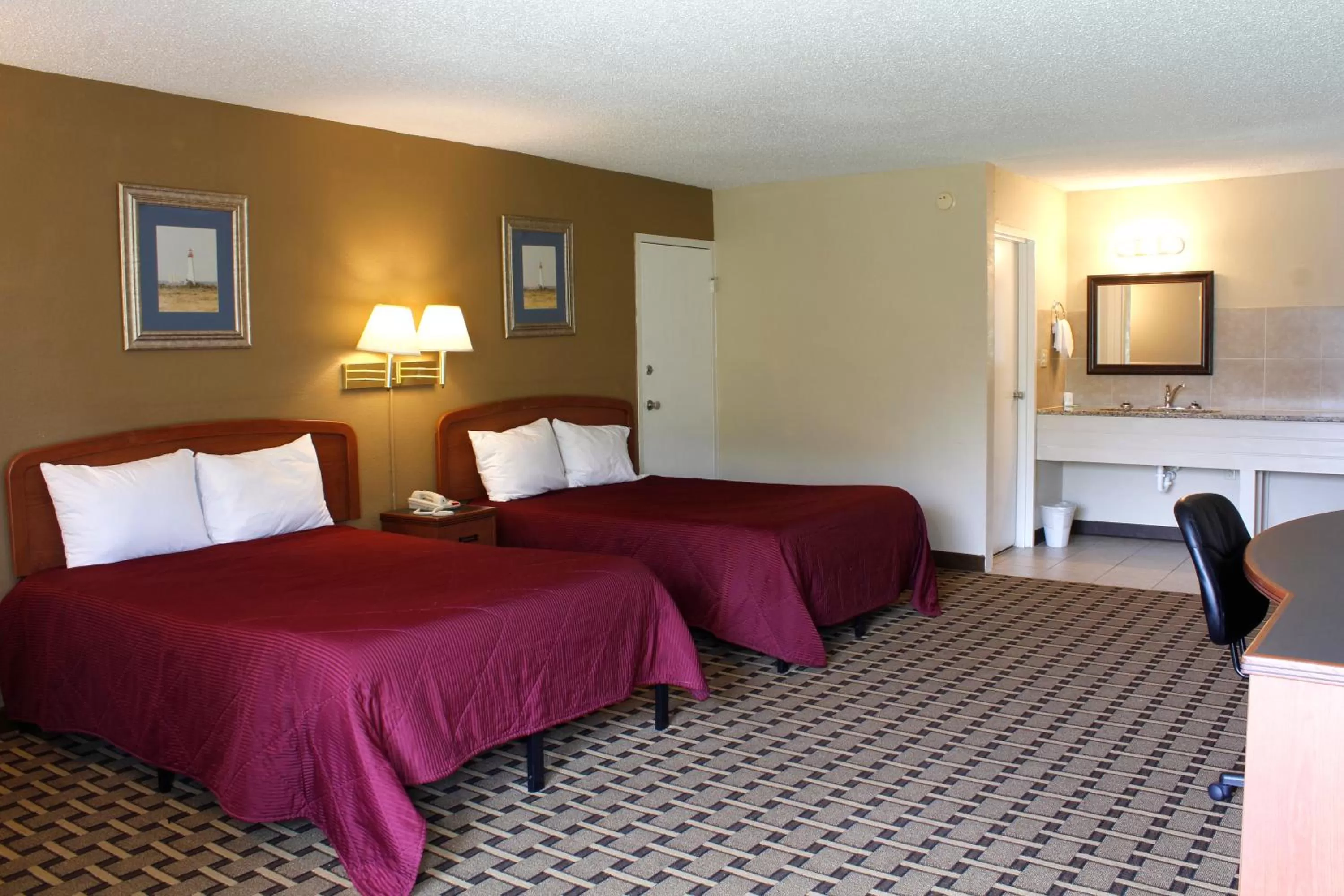 Deluxe Family Room - single occupancy in Red Carpet Inn Kinston
