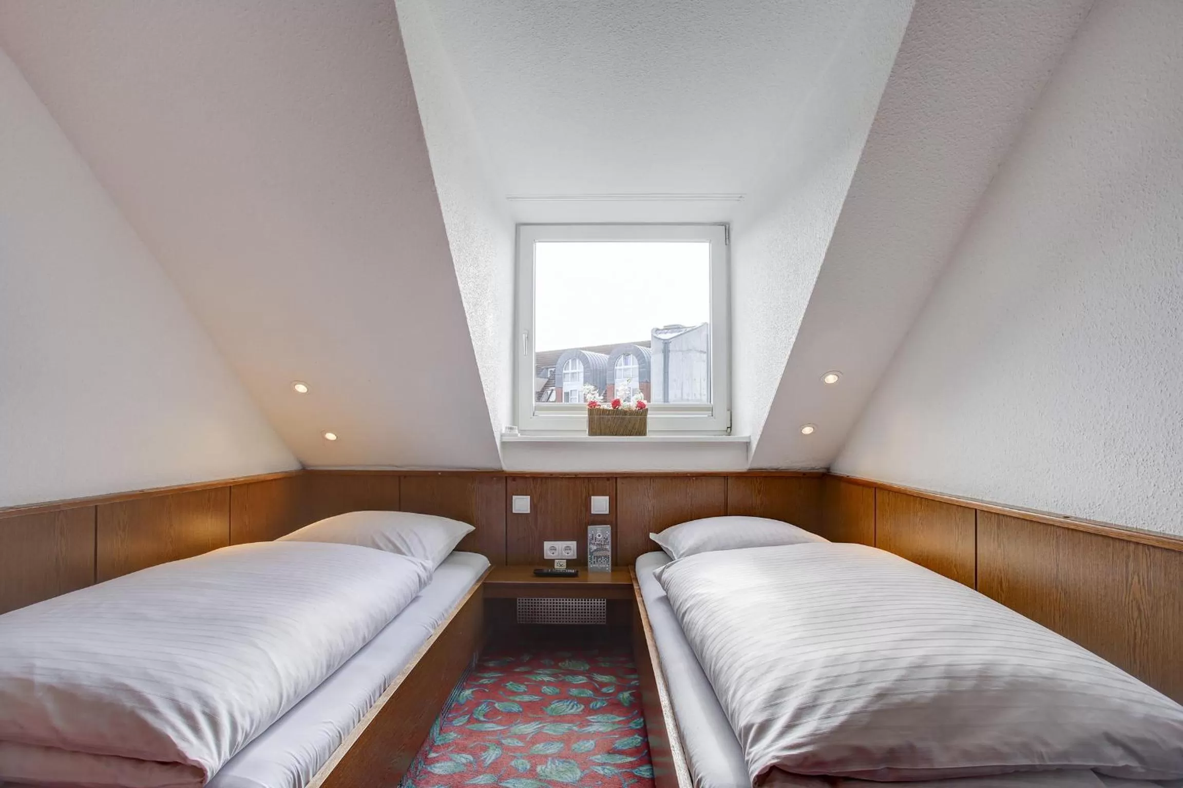 Economy Twin Room in Hotel Consul