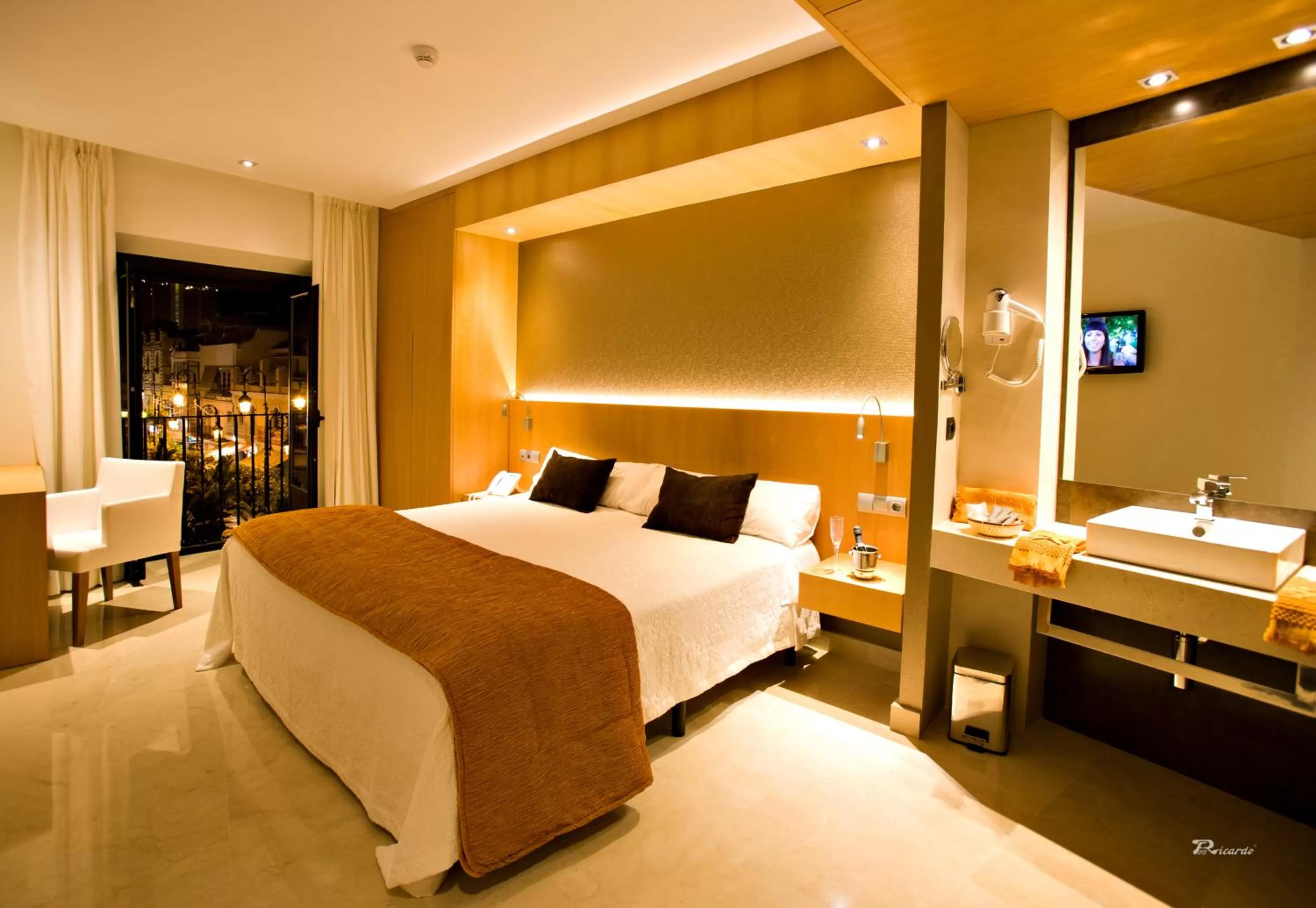 Superior Double Room with Spa Bath in Hotel Barrameda