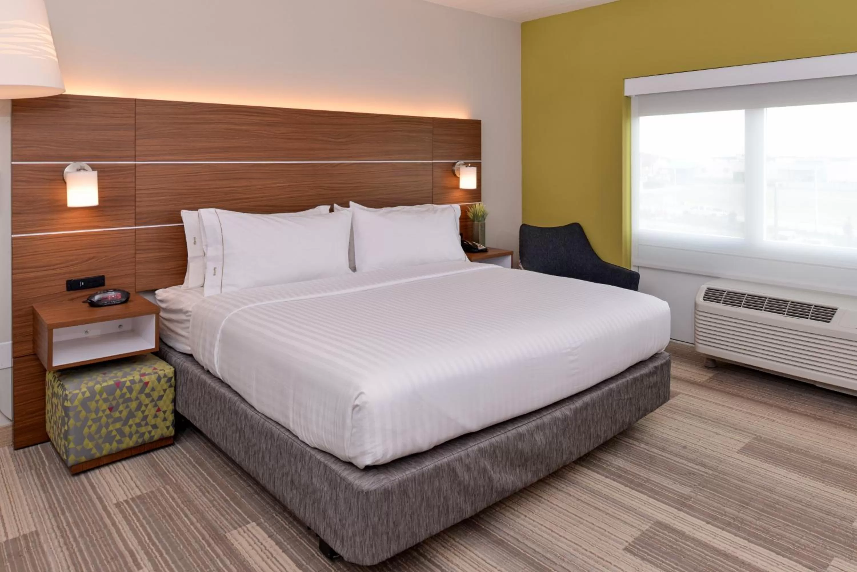 Standard King Room with Roll-in Shower - Mobility Accessible in Holiday Inn Express Melbourne West by IHG