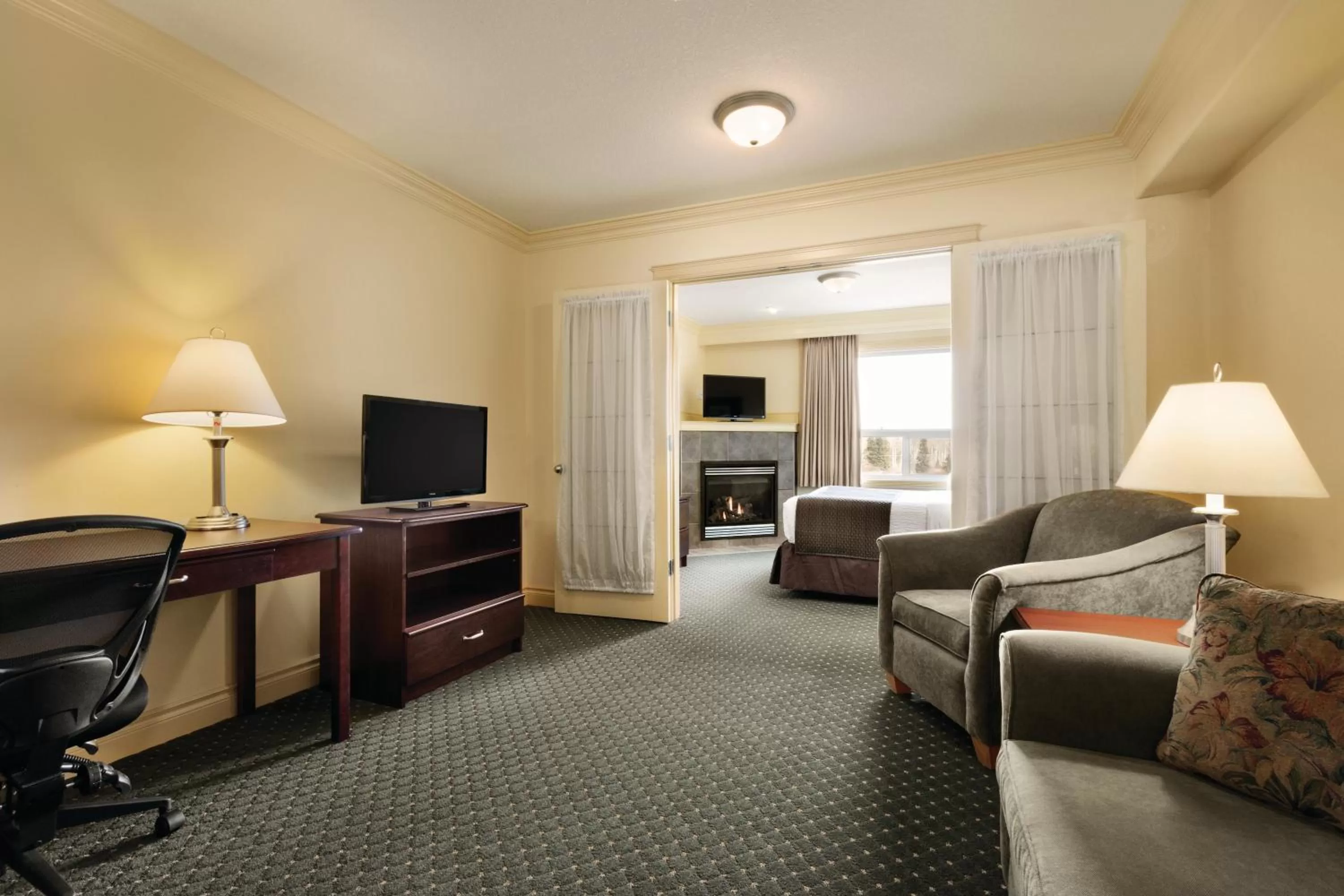 Queen Suite with Sofa Bed - Smoking in Quality Inn & Suites