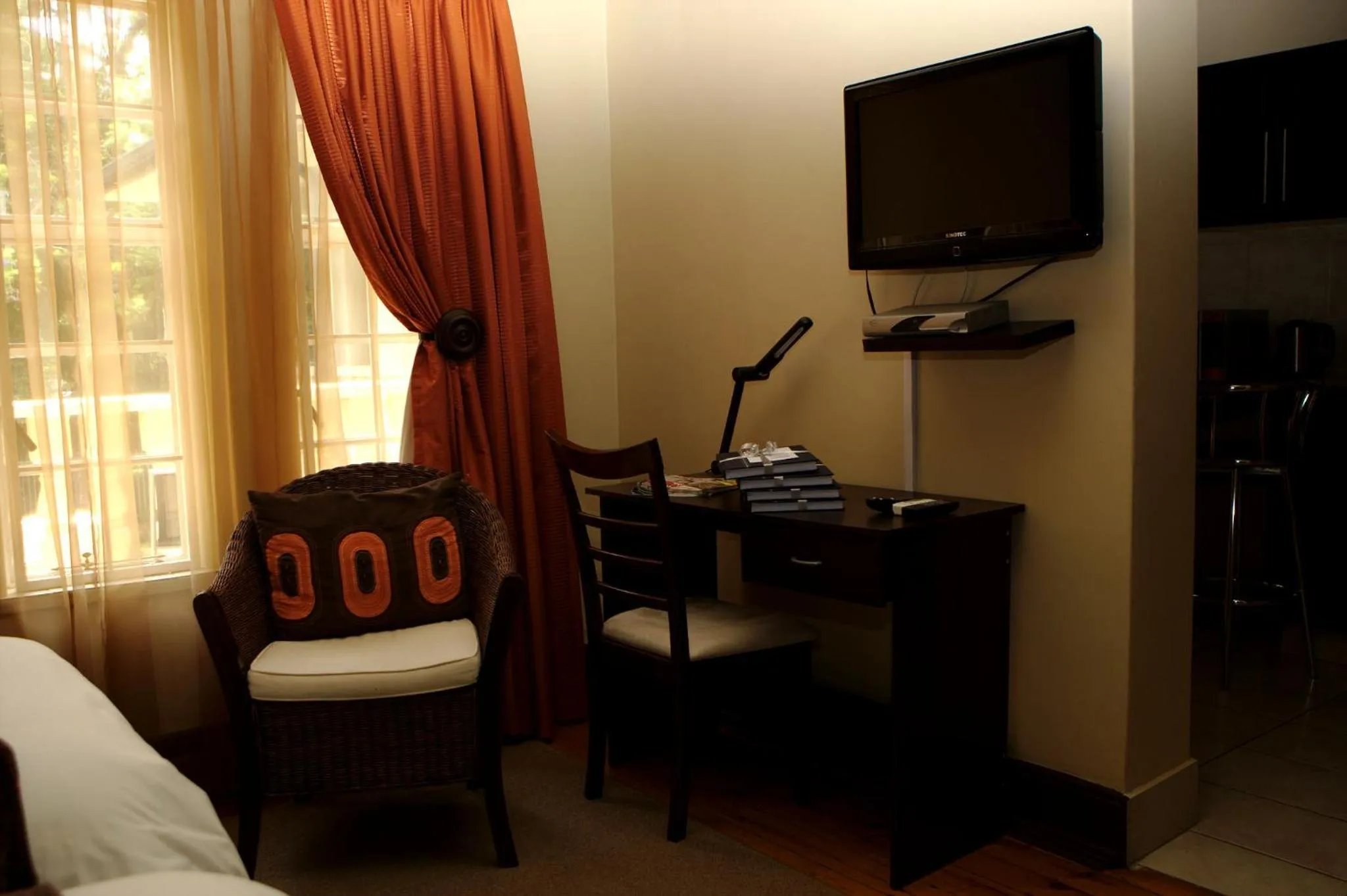 Luxury Twin Room with Kitchenette - single occupancy in Goodey's Guesthouse