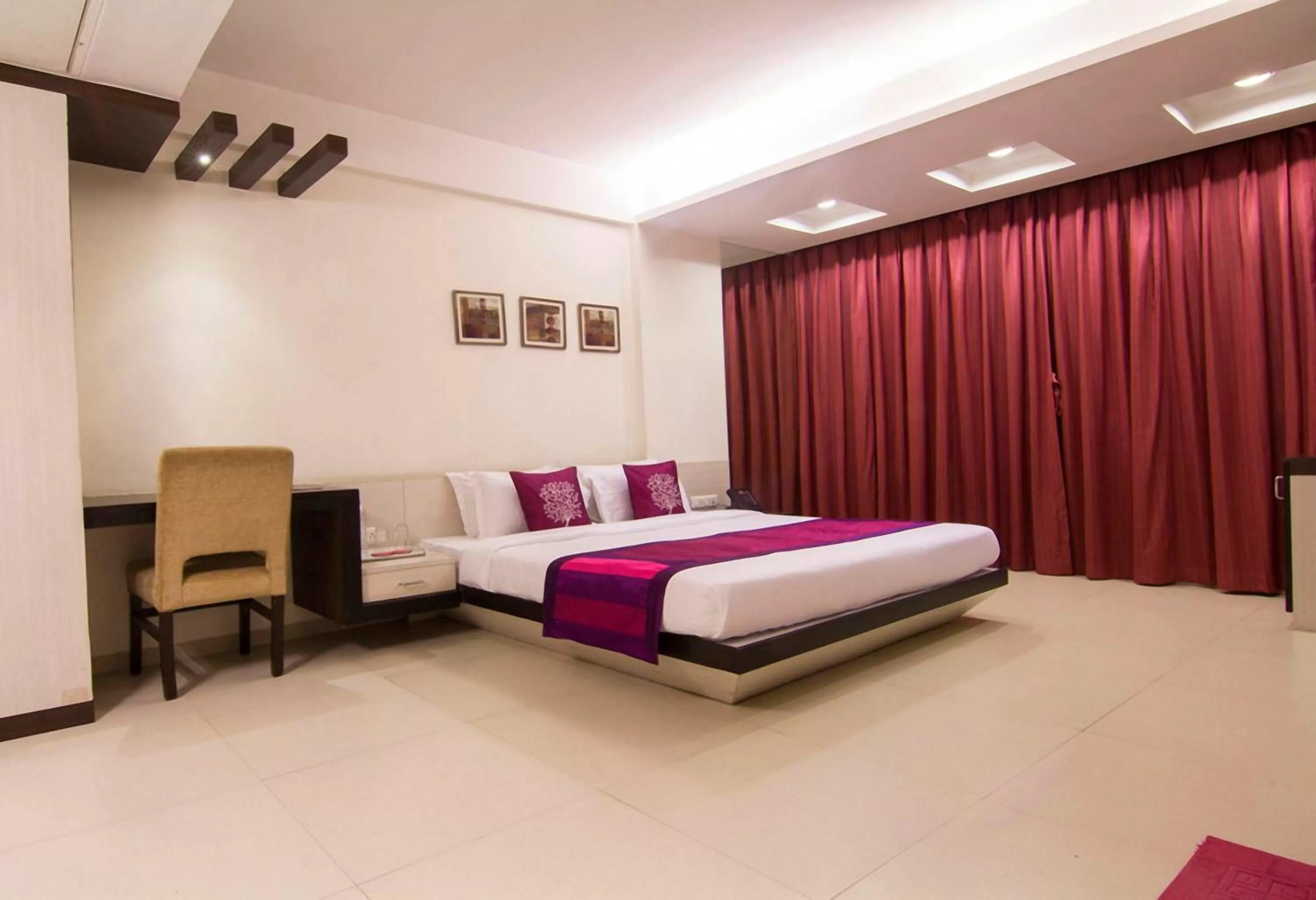 Deluxe Double Room in The Roa Hotel