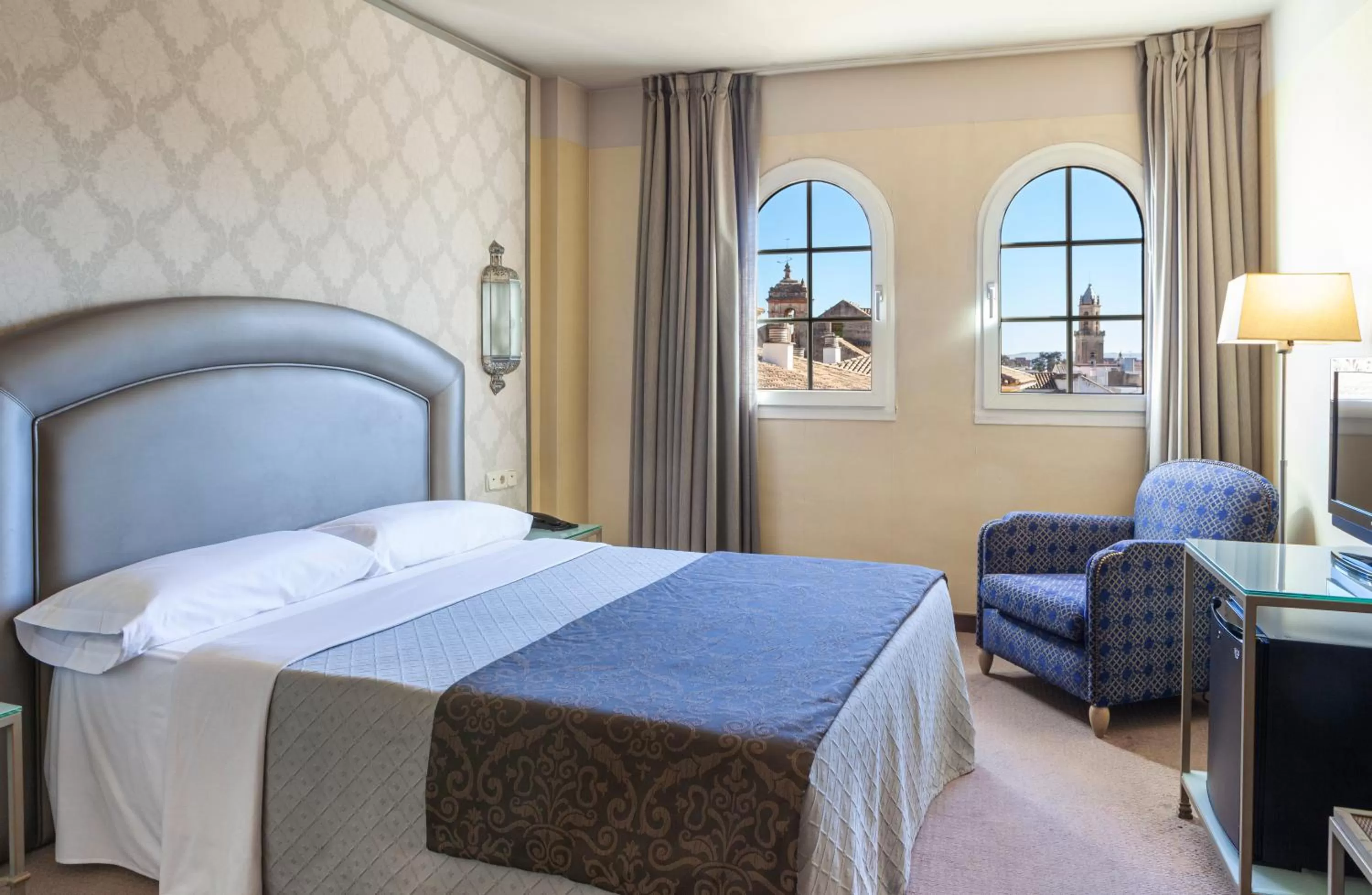 Queen Room in Hotel Macià Alfaros