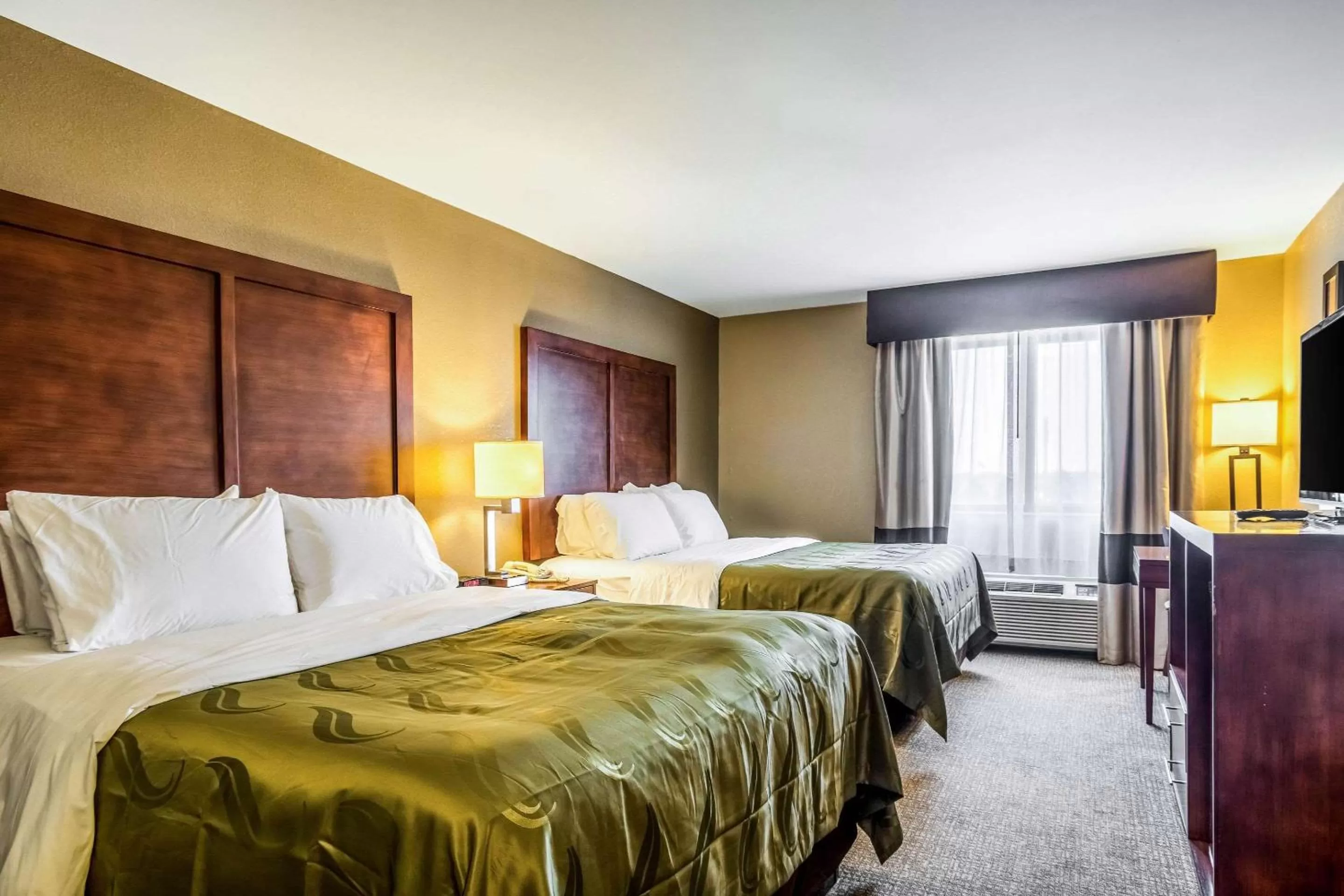 Queen Room with Two Queen Beds in Quality Inn & Suites Salem near I-57