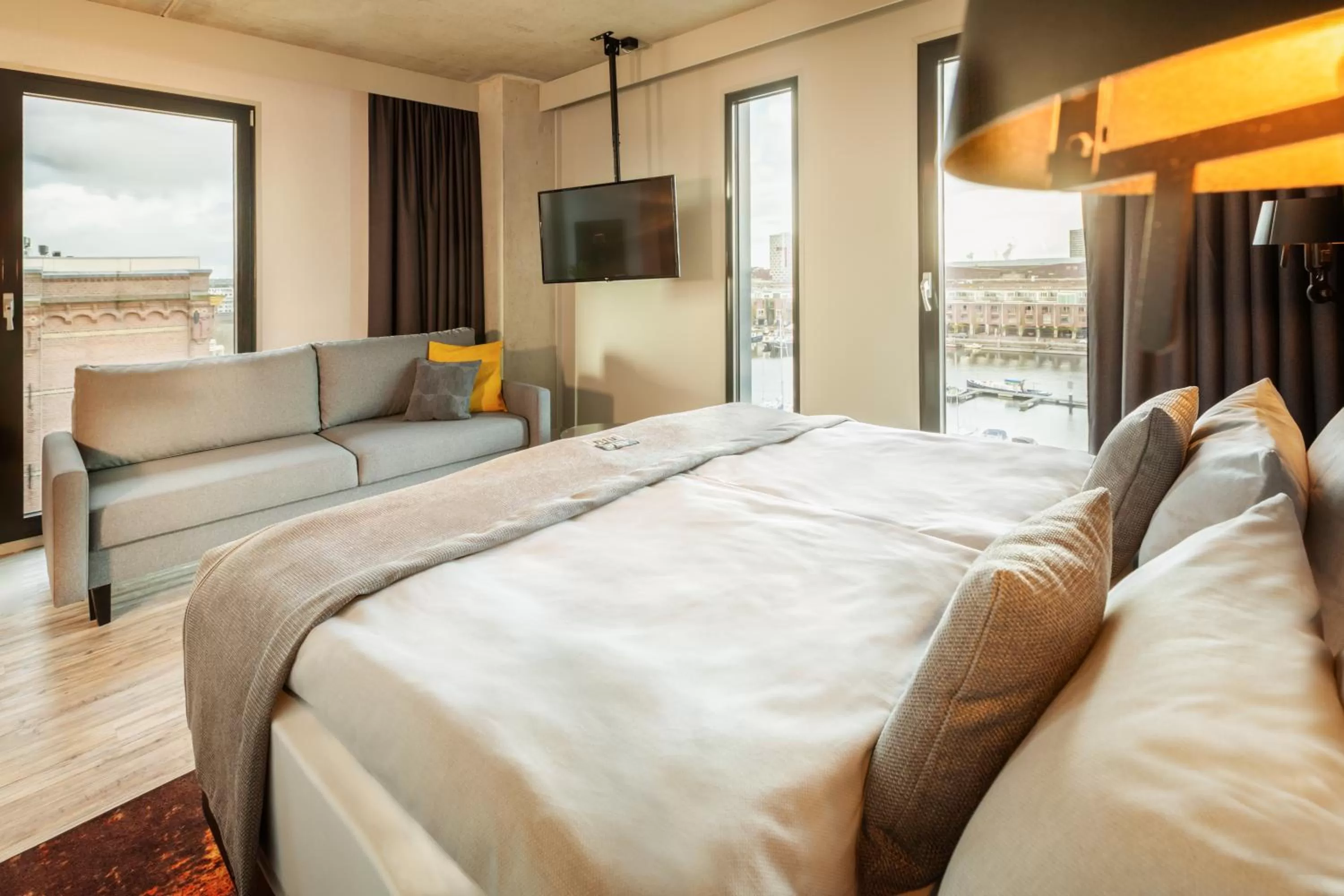 Deluxe Double Room in Holiday Inn - the niu, Fender Amsterdam