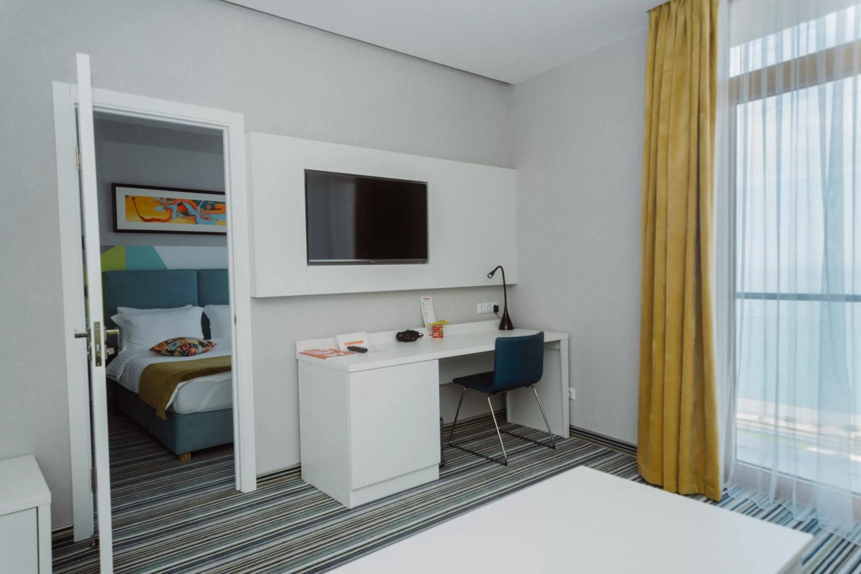 Family Suite with Sea View in Aparthotel Tangerine