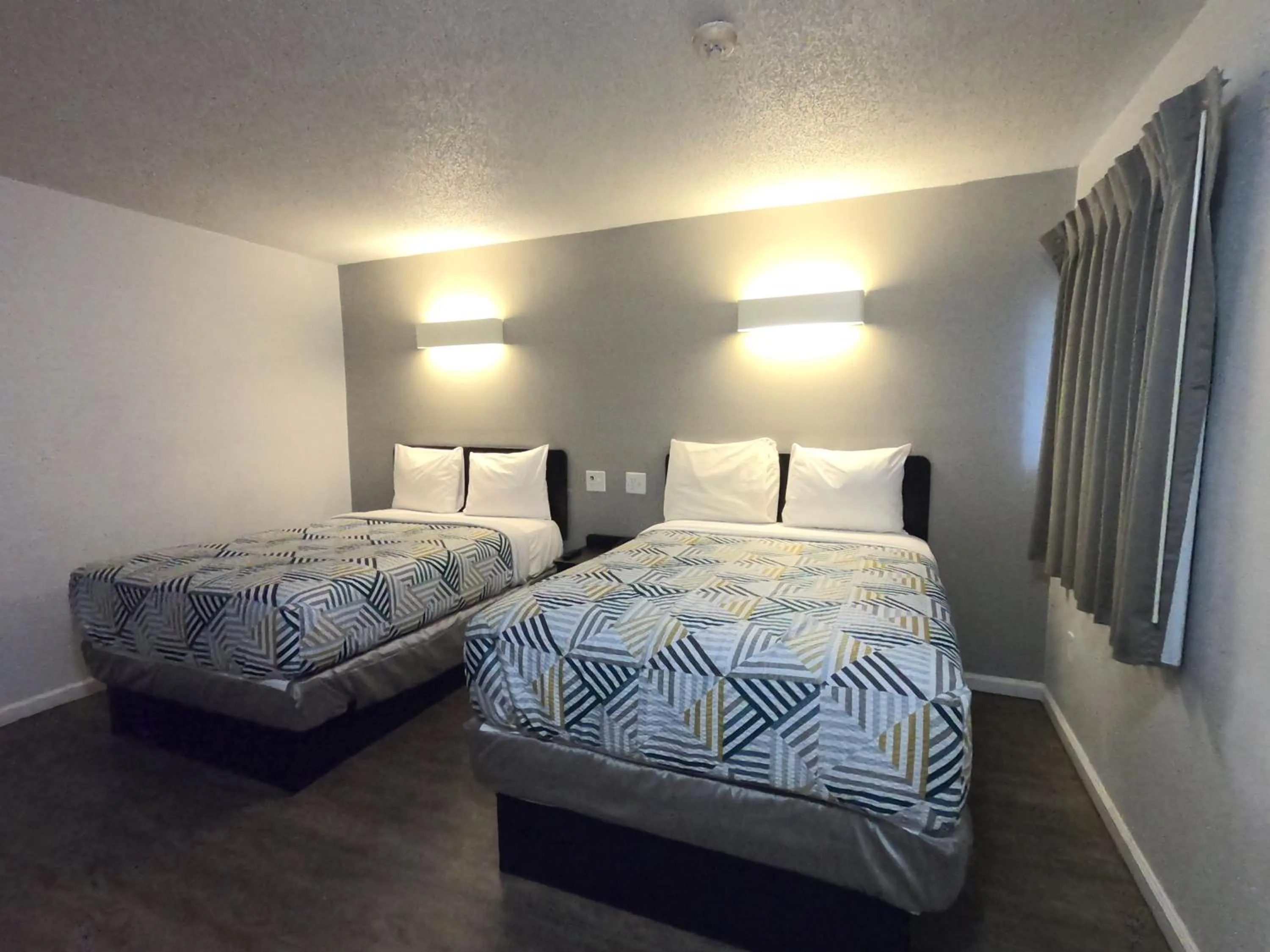 Double Room - Disability Access - Roll In Shower in Motel 6-Toms River, NJ