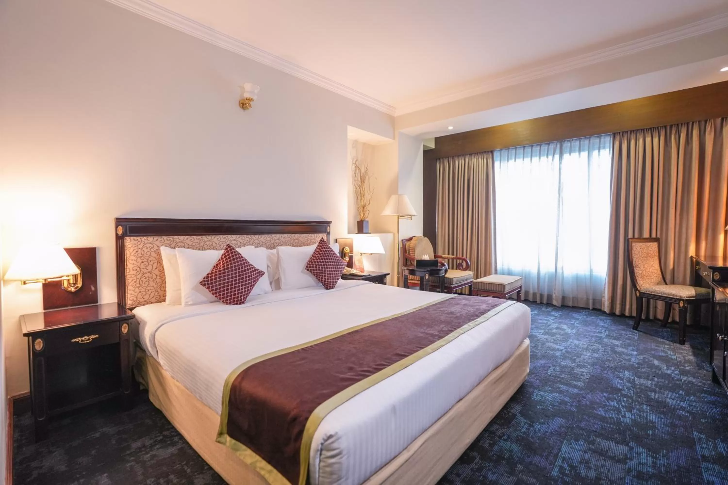 Deluxe King Room in Hotel Sarina