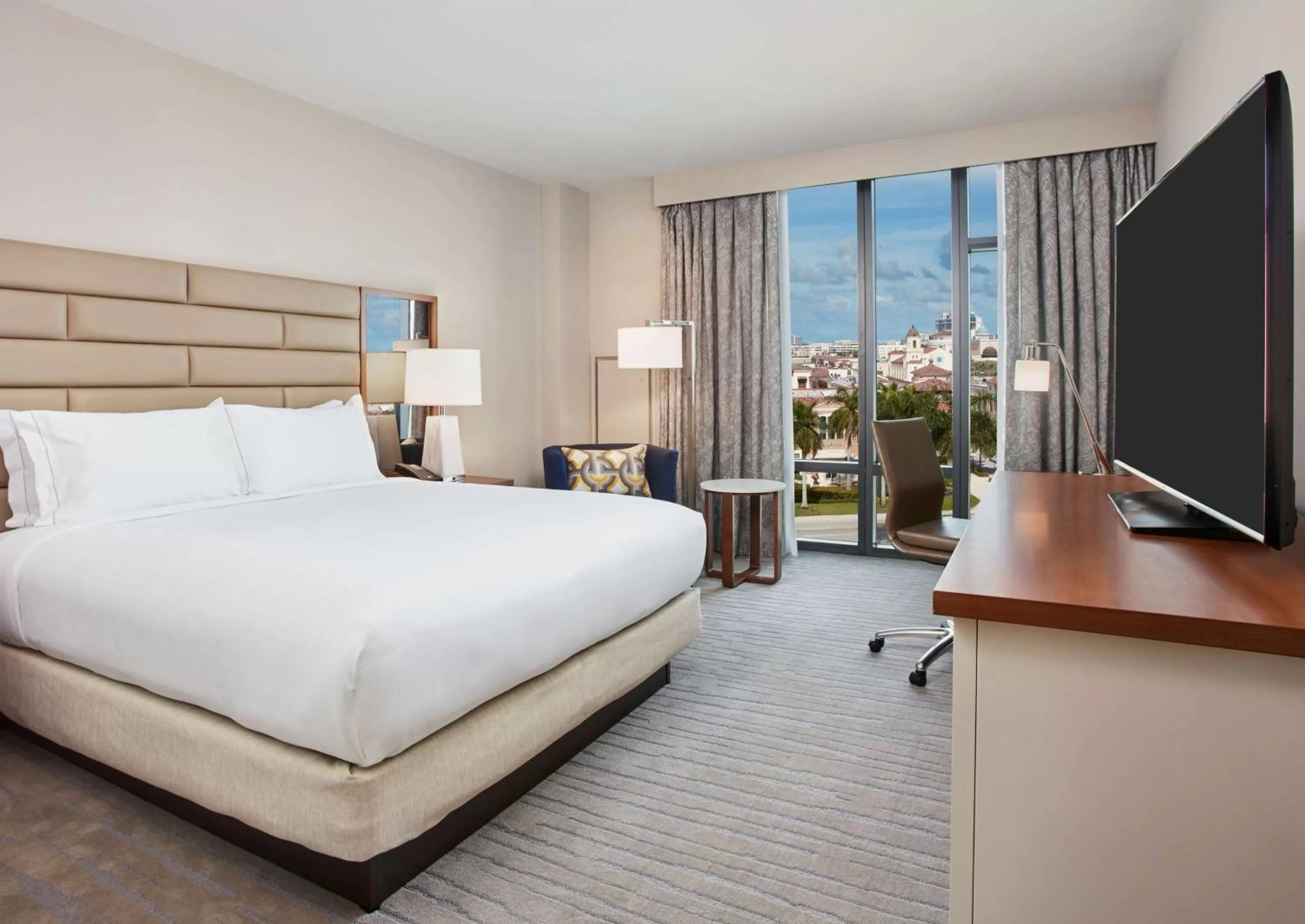 King Room with City View in Hilton West Palm Beach
