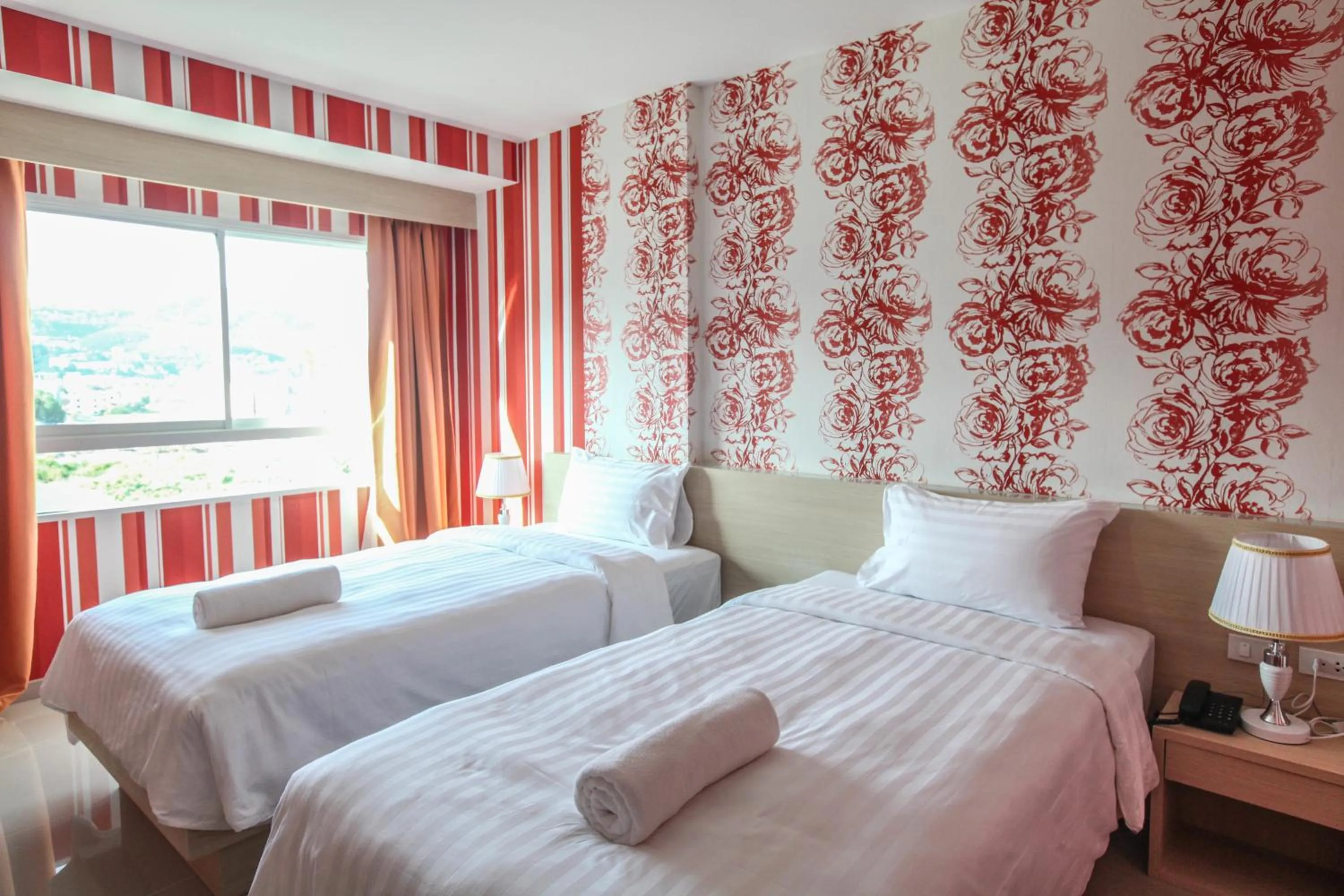 Deluxe Twin Room in Ocean and Ole Patong