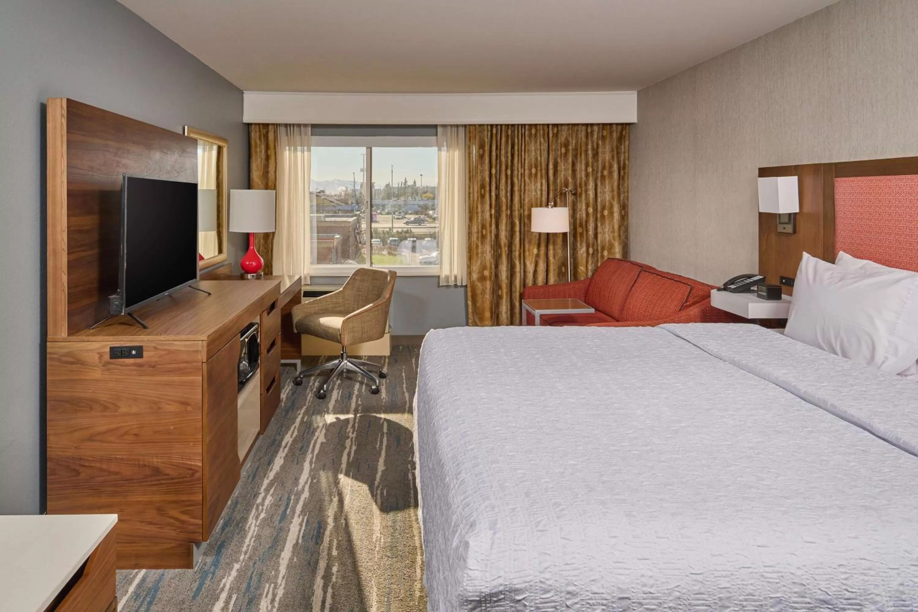 King Room with Microwave and Refrigerator - Non-Smoking in Hampton Inn Anchorage