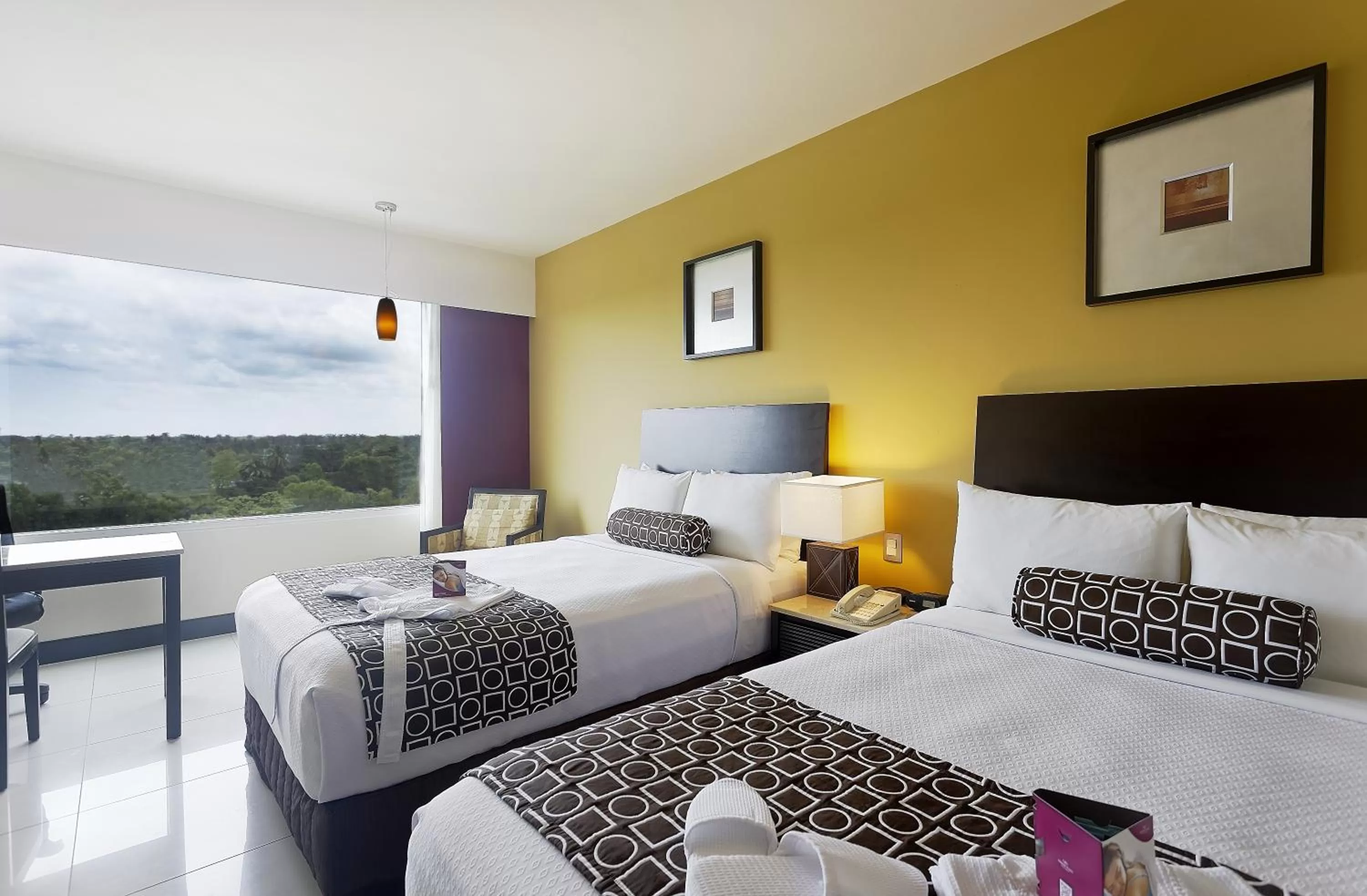Executive Queen Room with Two Queen Beds in Crowne Plaza Villahermosa by IHG