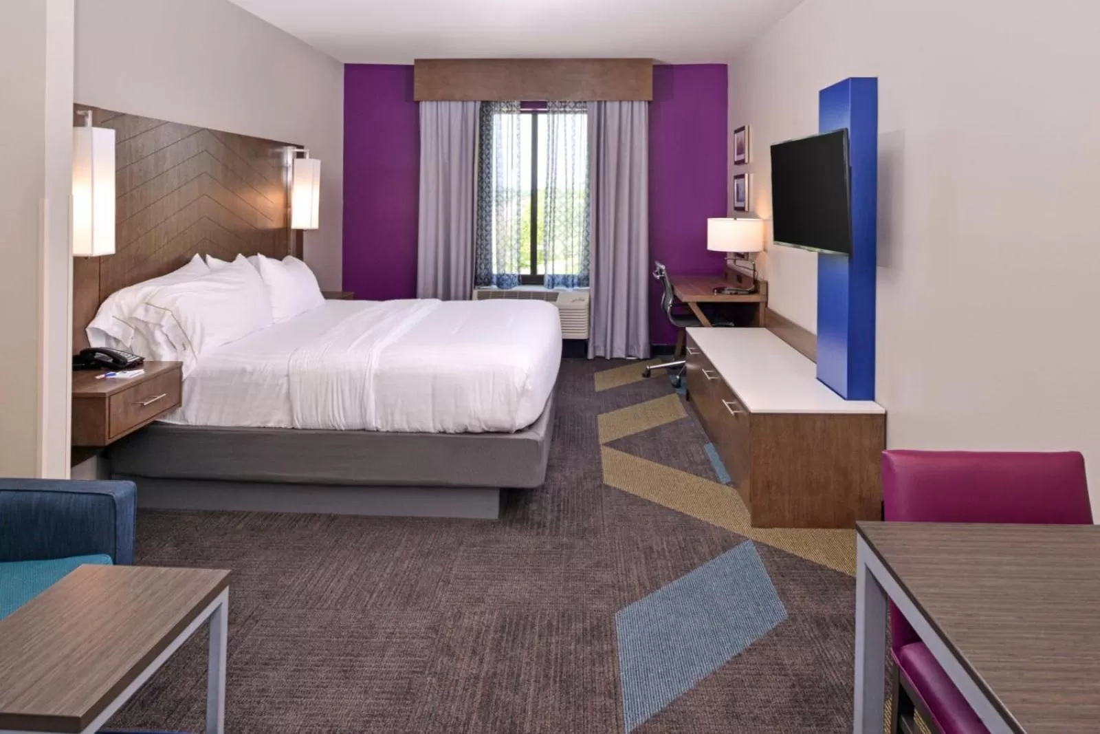 King Suite in Holiday Inn Express and Suites Bryant - Benton Area by IHG